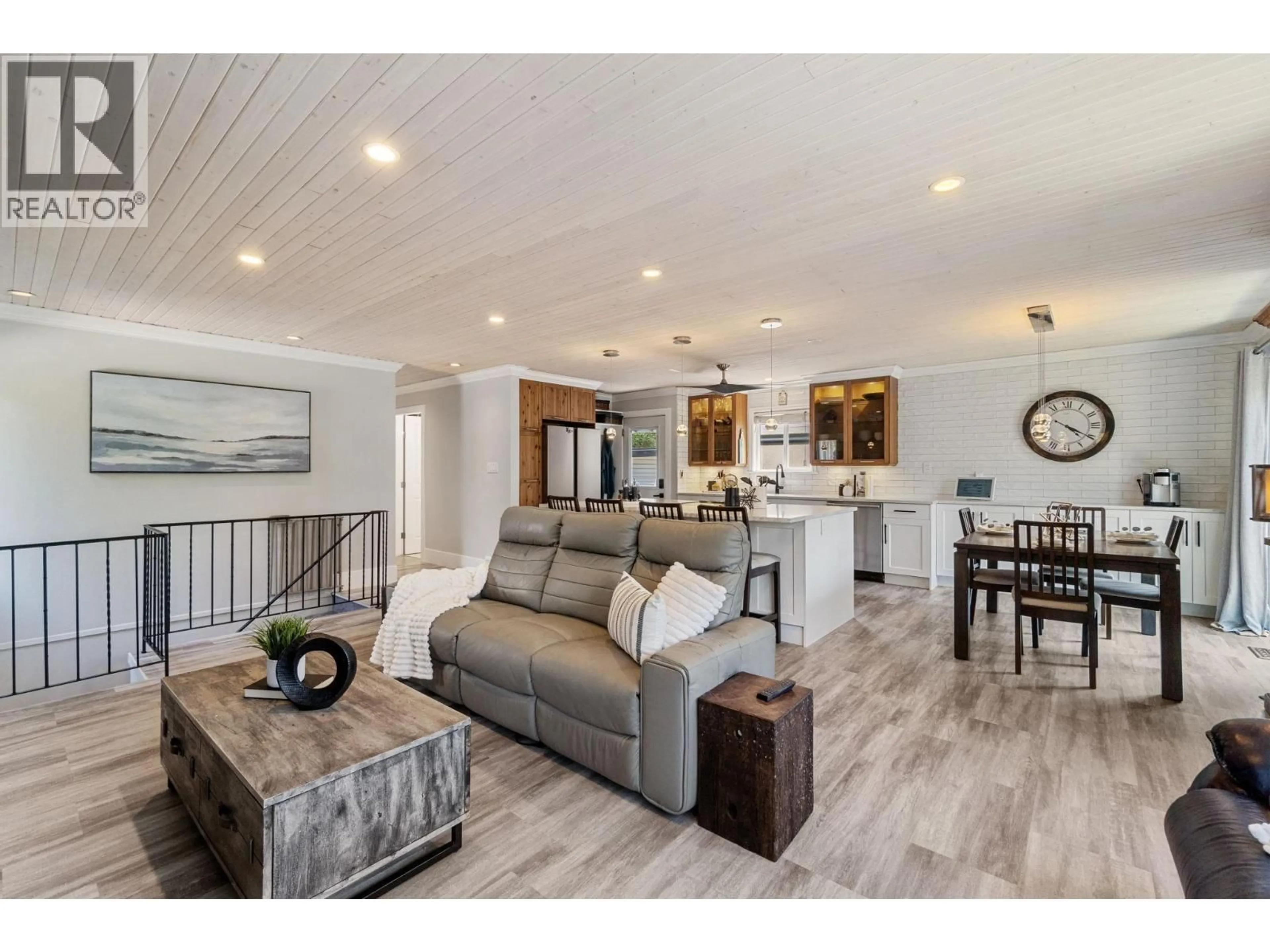 Open concept kitchen, wood/laminate floor for 1558 SHAUGHNESSY STREET, Port Coquitlam British Columbia V3C6M4