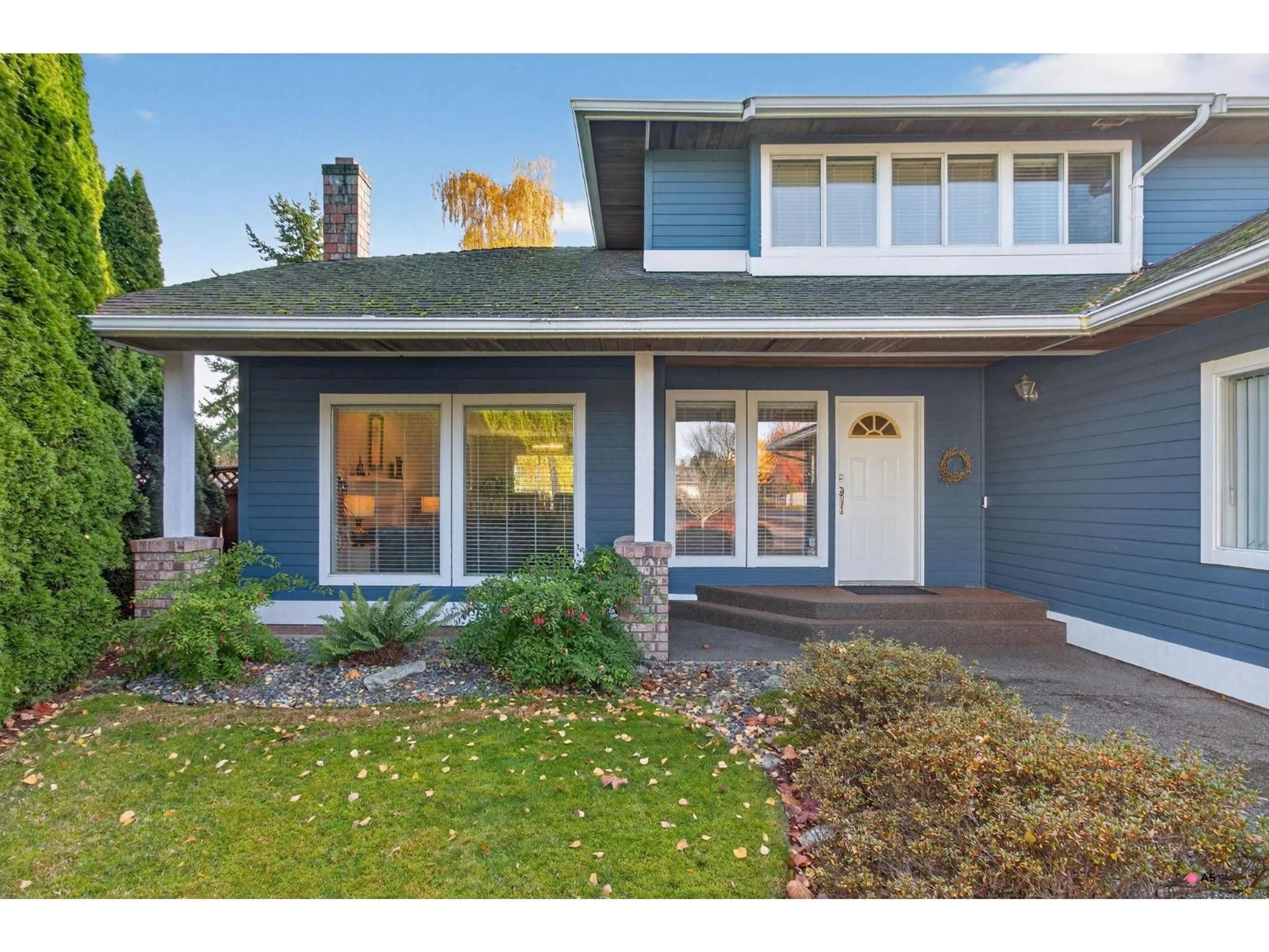 Home with vinyl exterior material, street for 14082 17 AVENUE, Surrey British Columbia V4A8K4