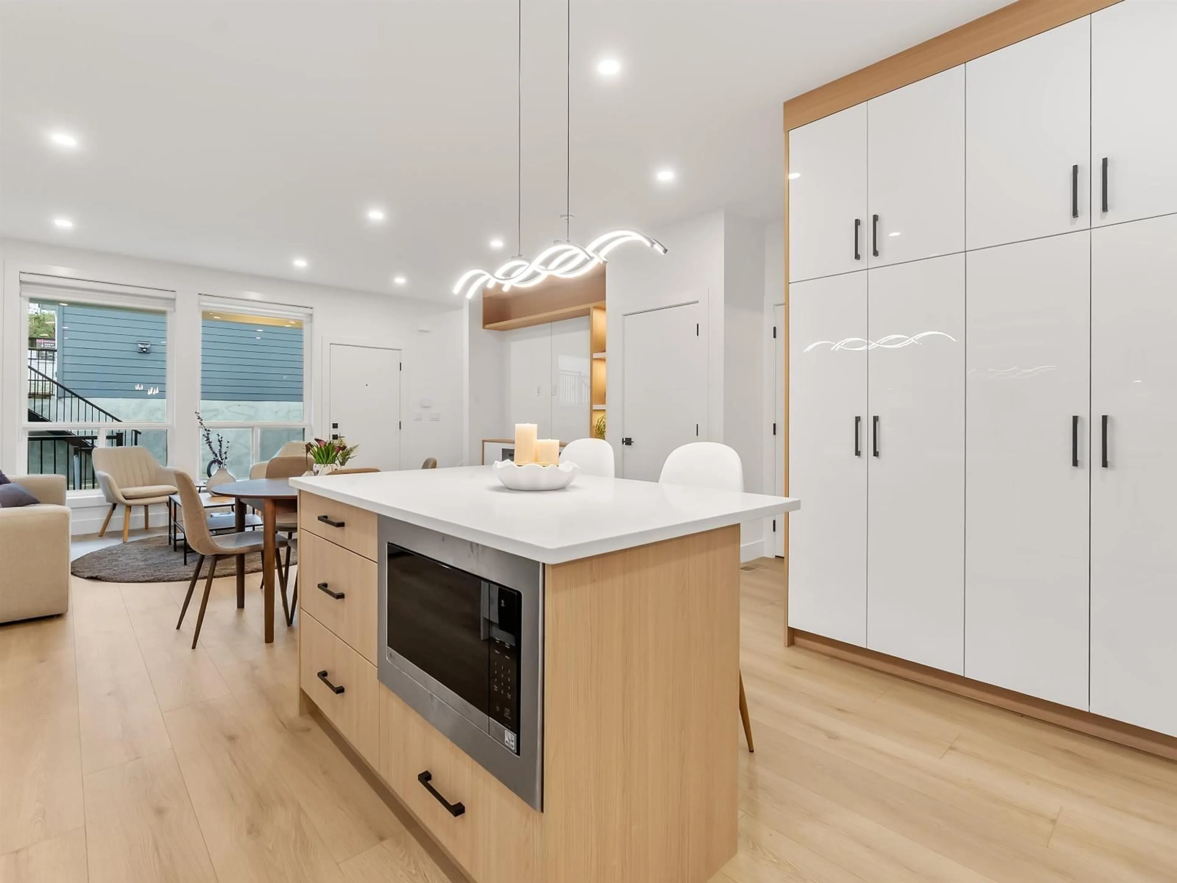 Open concept kitchen, wood/laminate floor for 102 - 16689 16 AVENUE, Surrey British Columbia V3K3V9