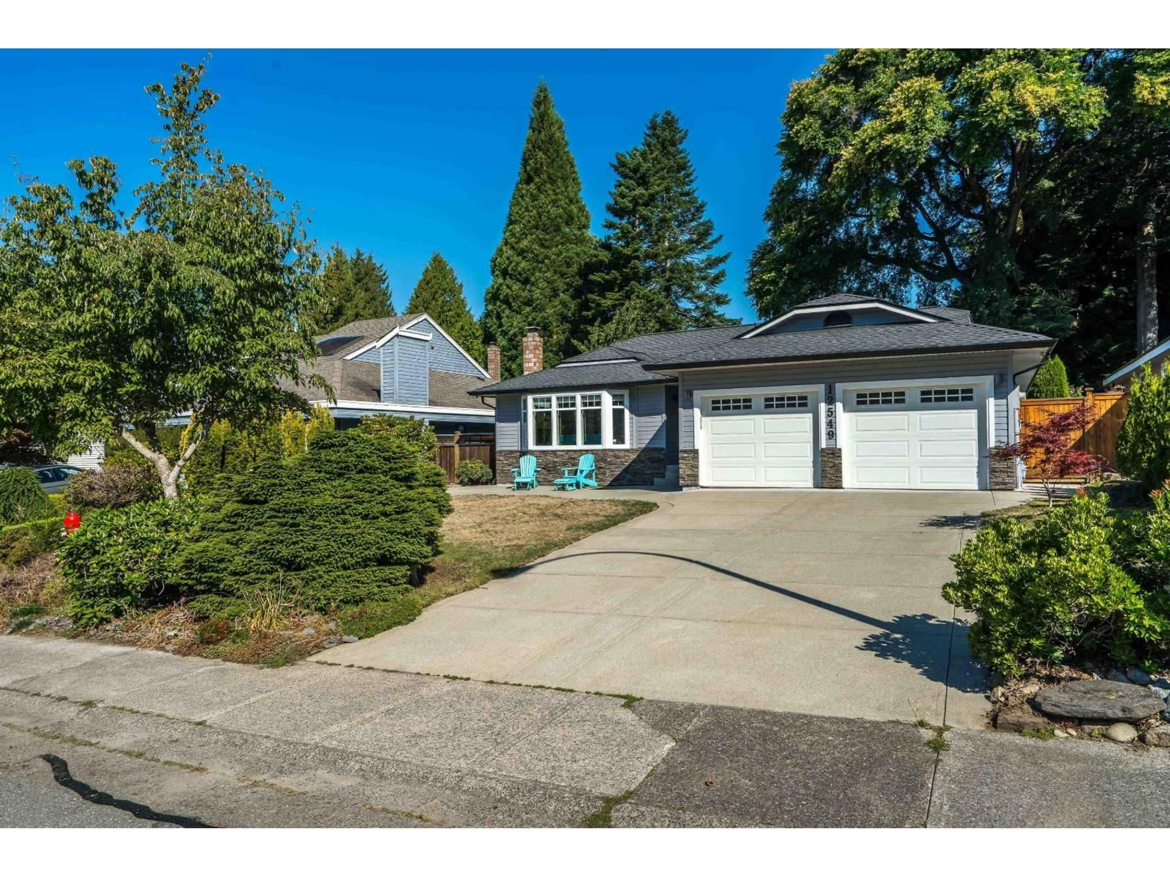 A pic from outside/outdoor area/front of a property/back of a property/a pic from drone, street for 12549 21A AVENUE, Surrey British Columbia V4A7H6