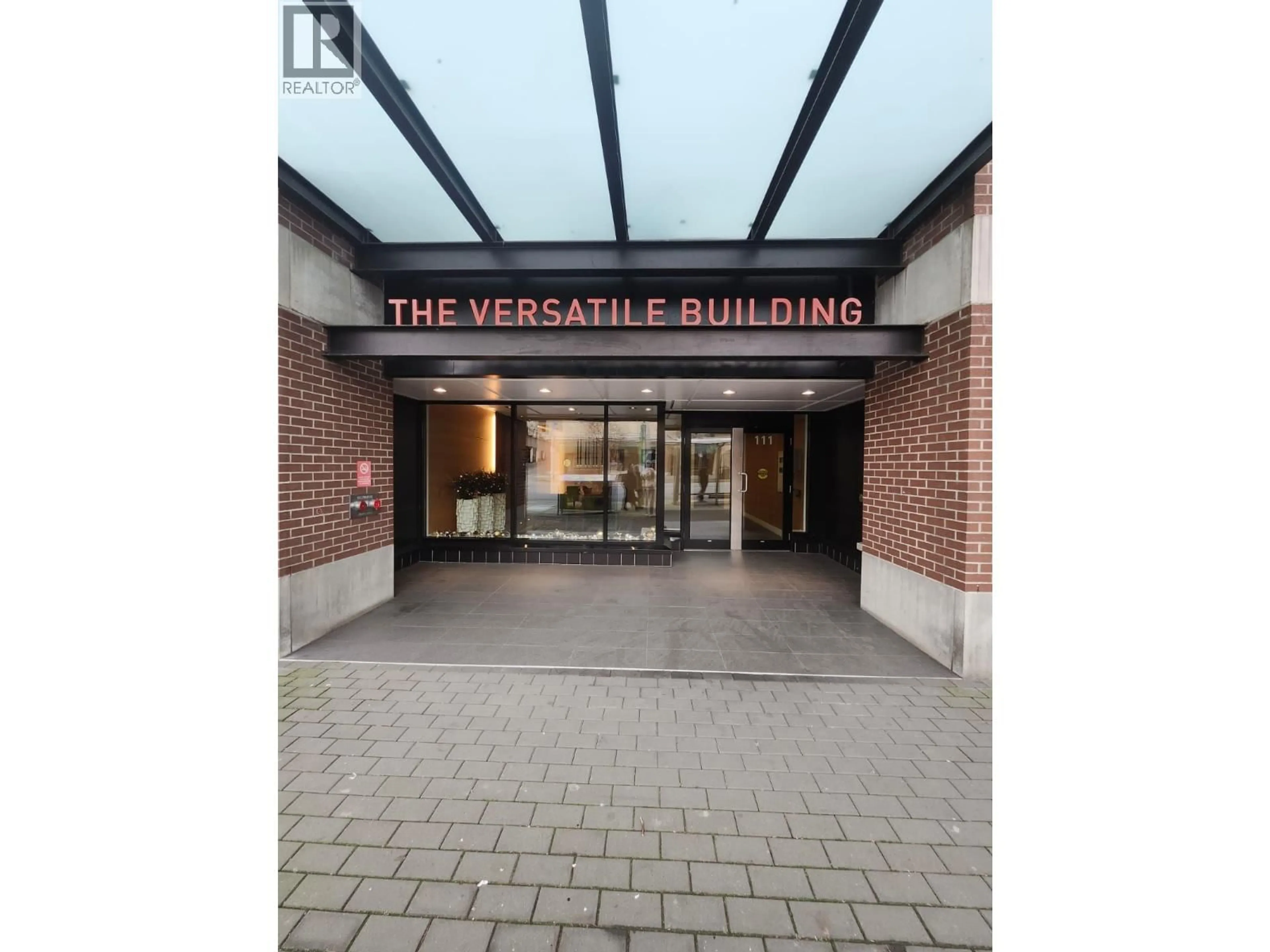 Indoor foyer for 313 - 111 3RD STREET, North Vancouver British Columbia V7L0C6