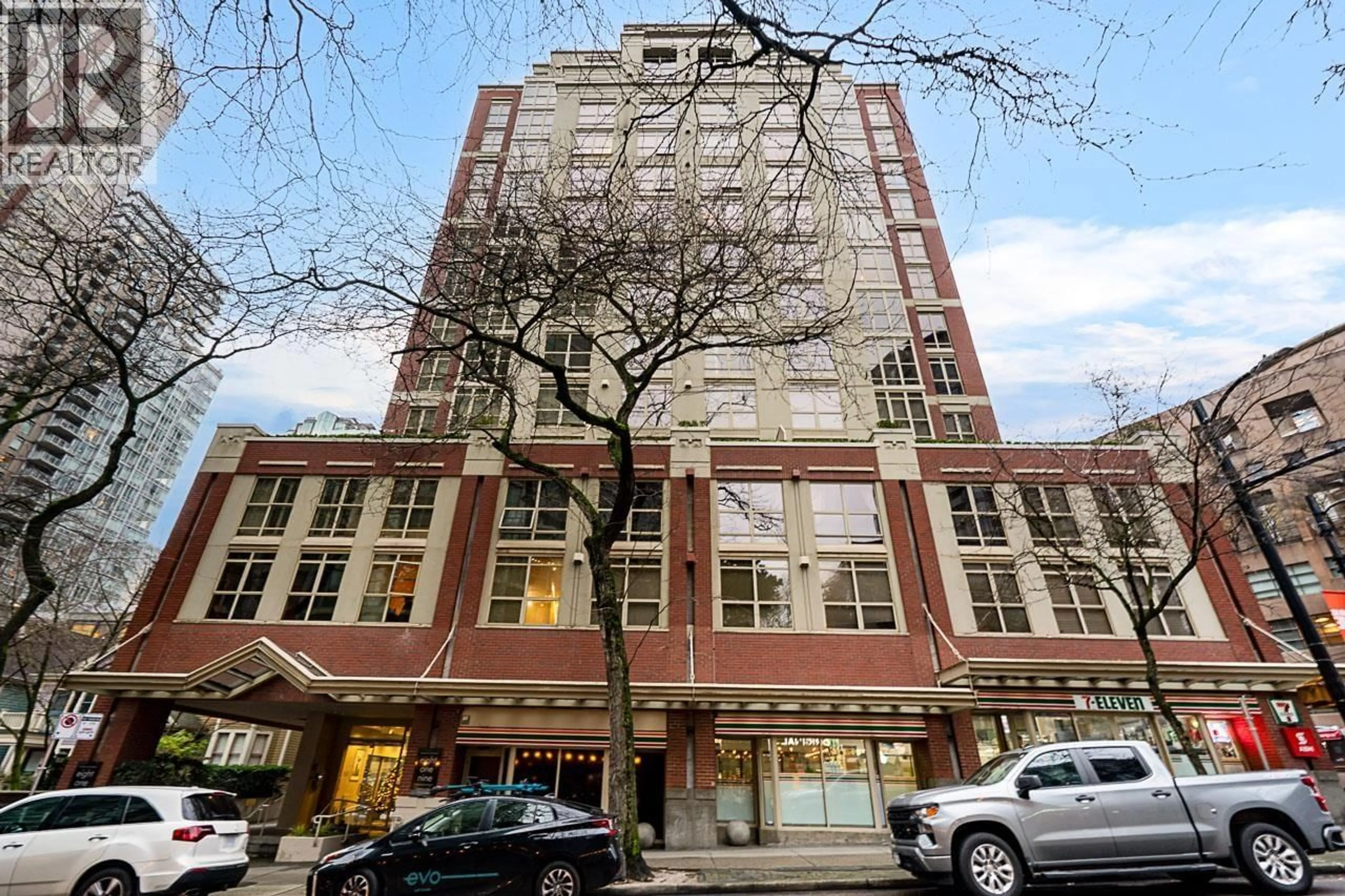 Indoor foyer for 311 - 819 HAMILTON STREET, Vancouver British Columbia V6B6M2