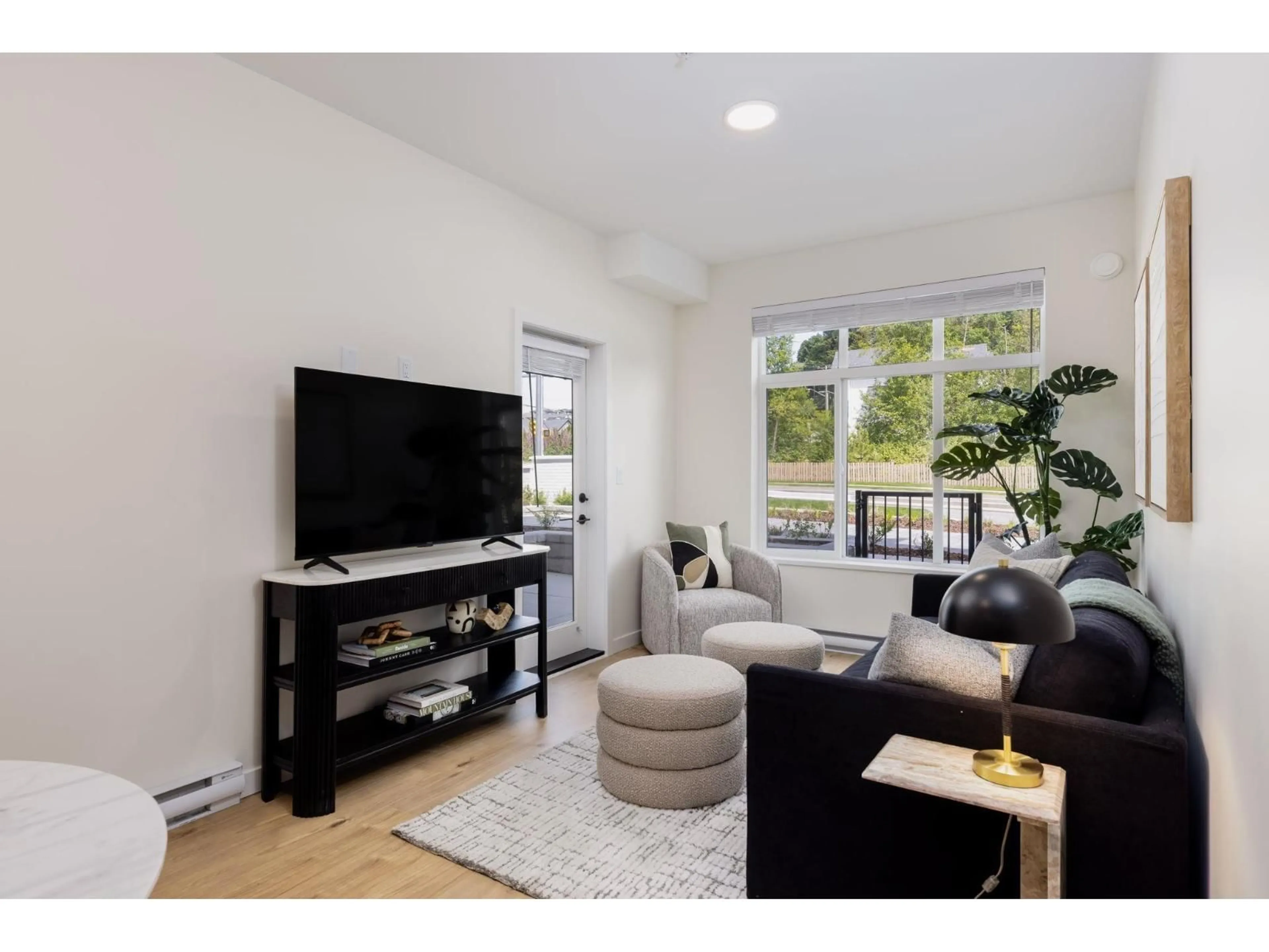 Living room with furniture, wood/laminate floor for 409 - 33920 BEST AVENUE, Mission British Columbia V2V0L9