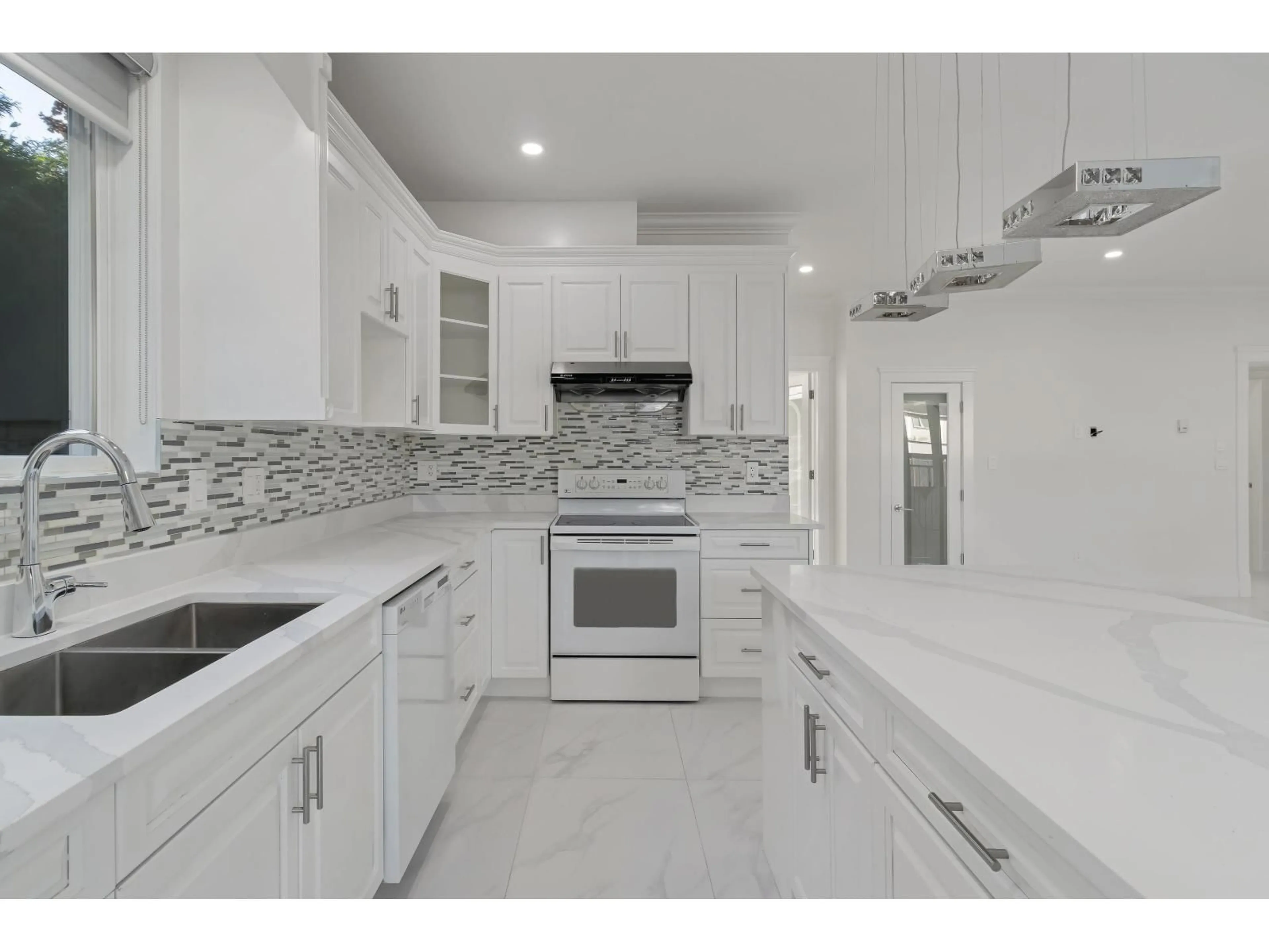 Open concept kitchen, ceramic/tile floor for 7297 115A STREET, Delta British Columbia V4C5P7