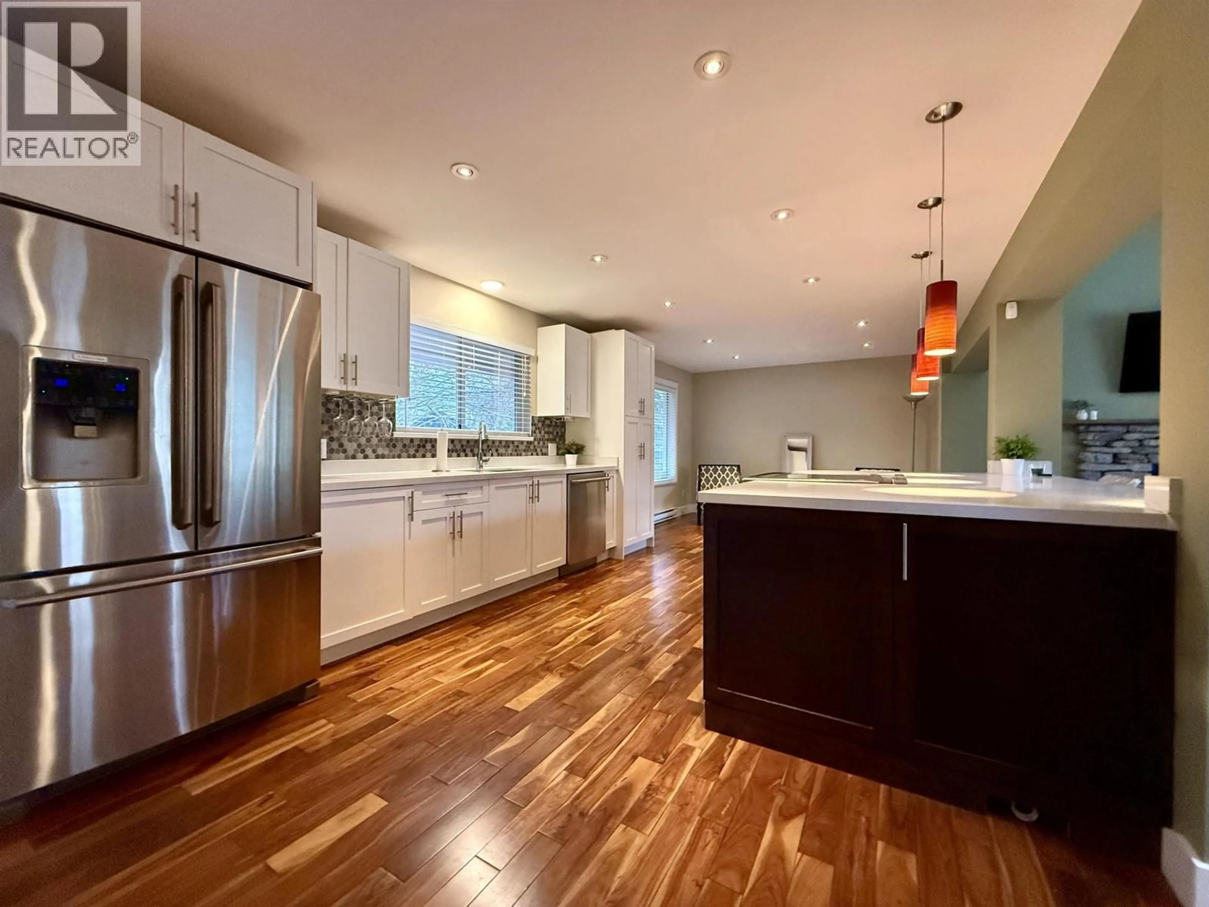 Open concept kitchen, wood/laminate floor for 1510 MACDONALD PLACE, Squamish British Columbia V0N1H0