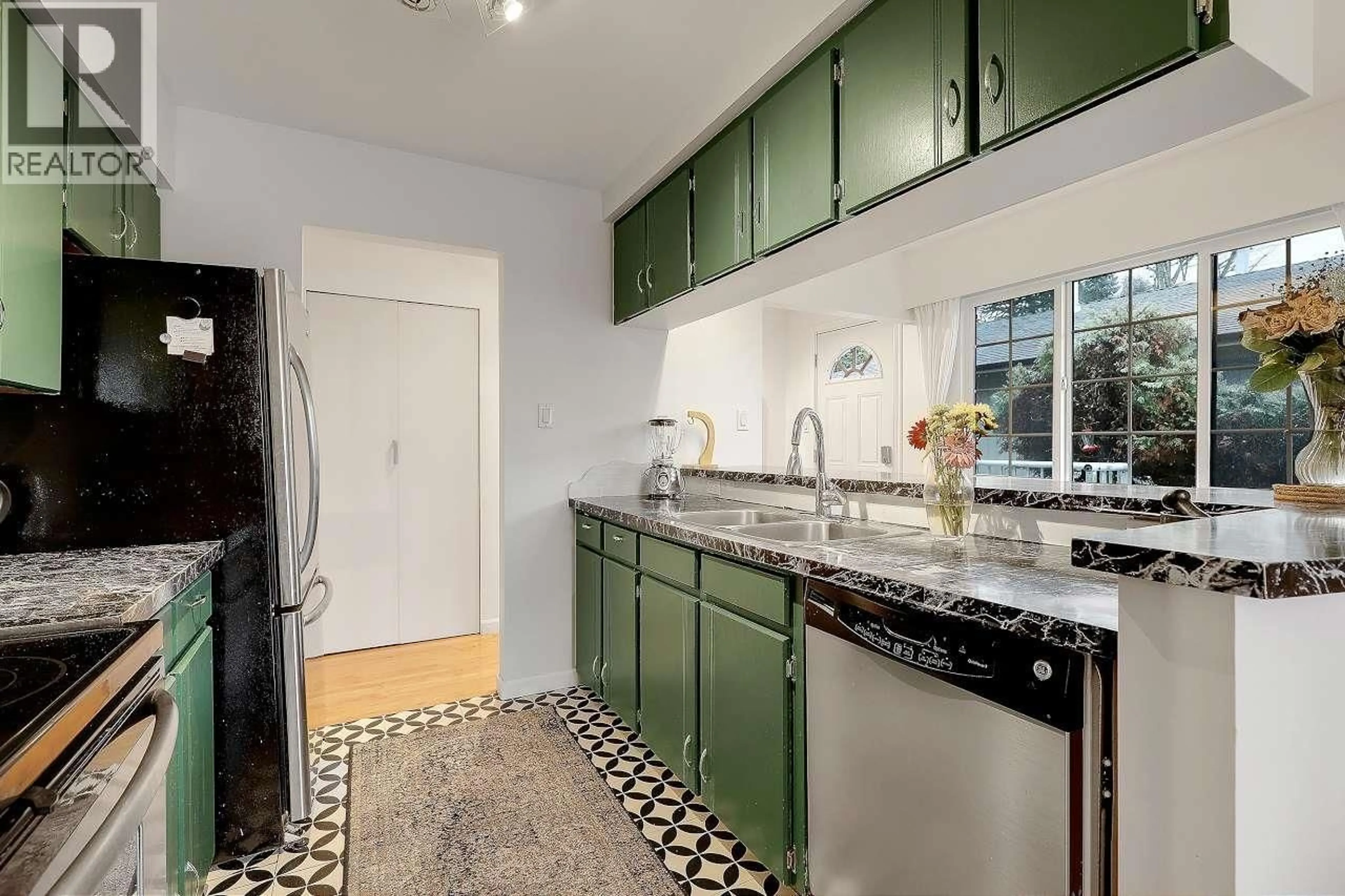 Standard kitchen, ceramic/tile floor for 1479 ELINOR CRESCENT, Port Coquitlam British Columbia V3C6M5