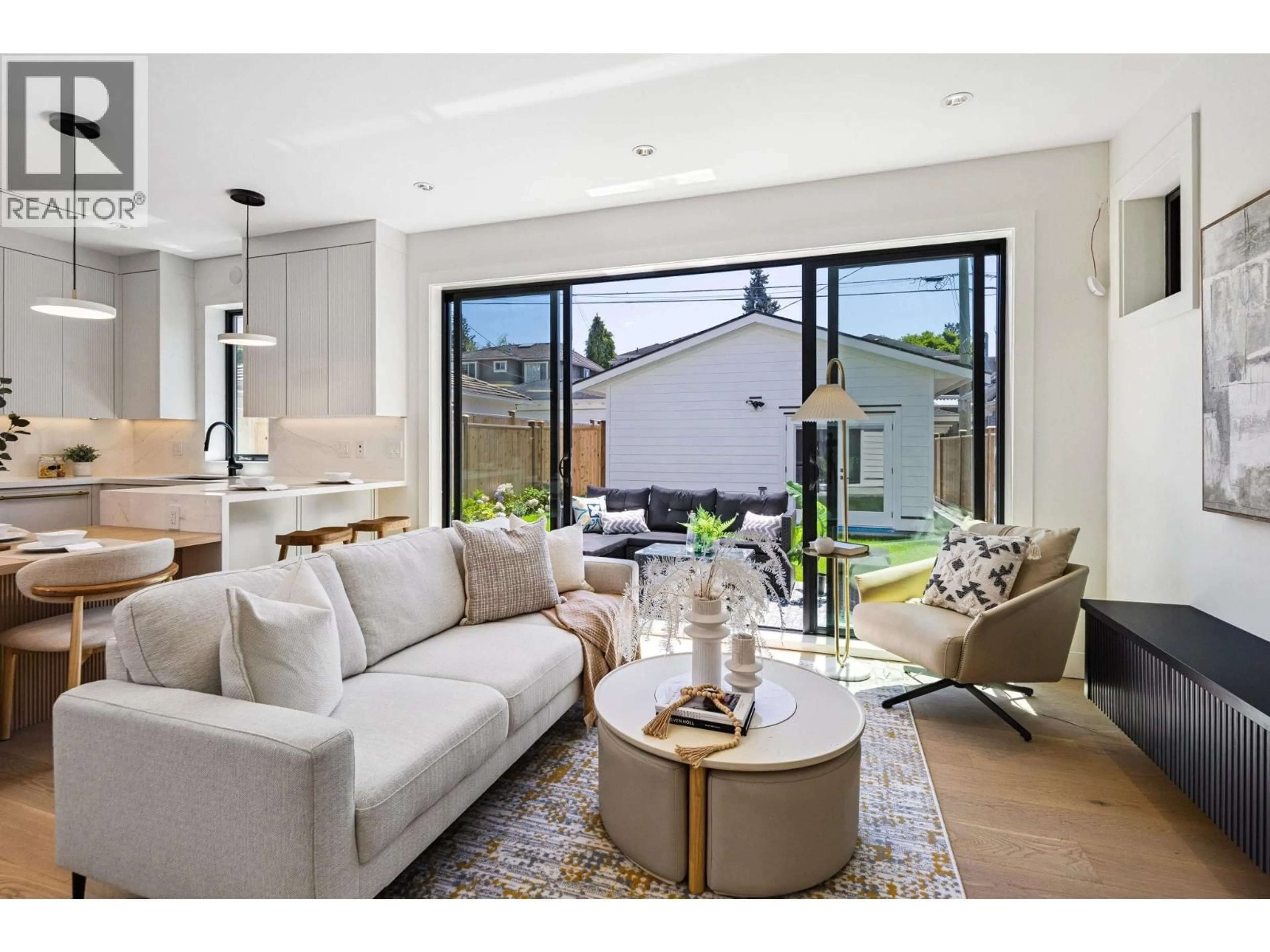 Living room with furniture, unknown for 2 - 250 39TH AVENUE, Vancouver British Columbia V5W1K2