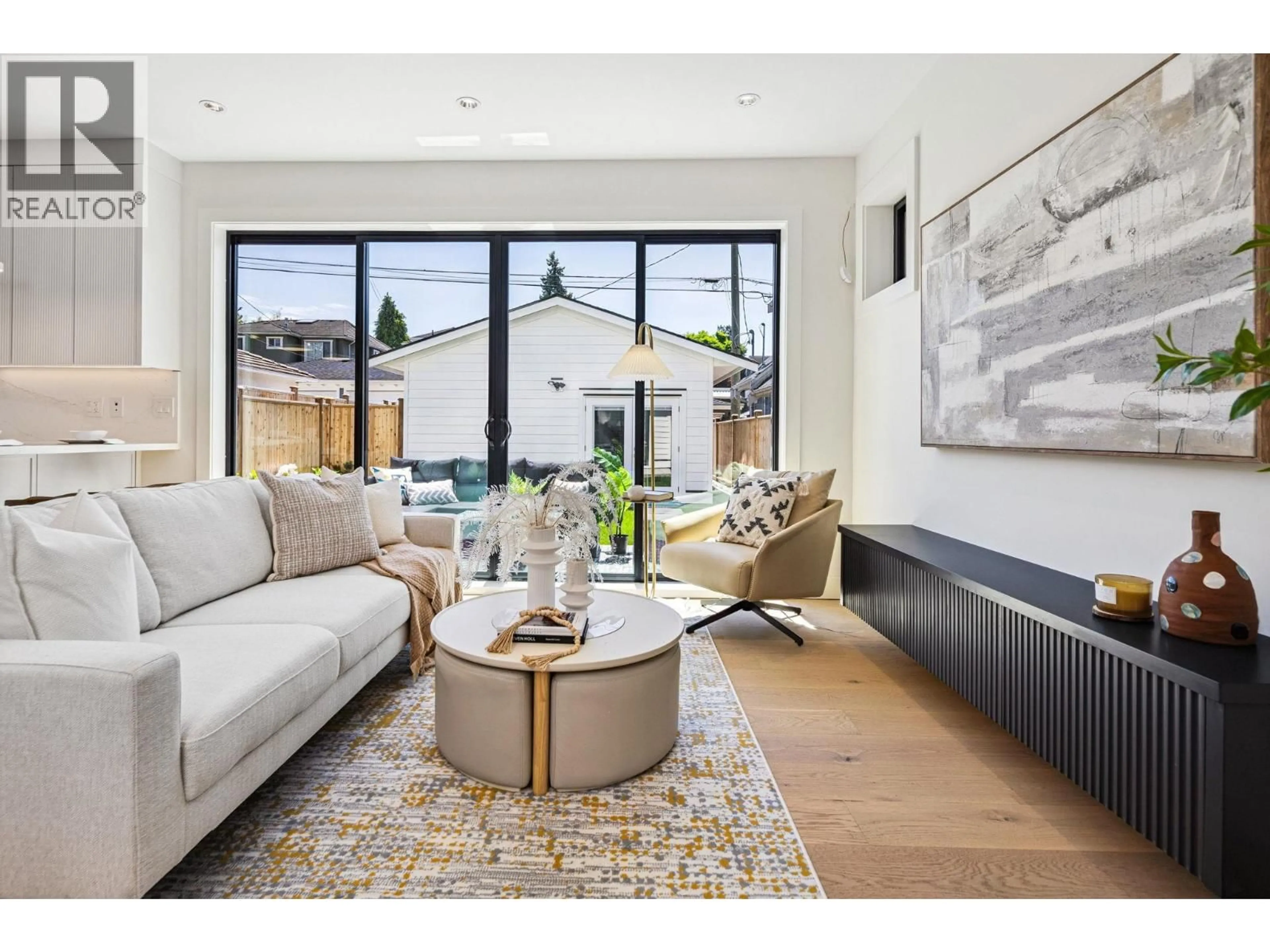 Living room with furniture, unknown for 2 - 250 39TH AVENUE, Vancouver British Columbia V5W1K2