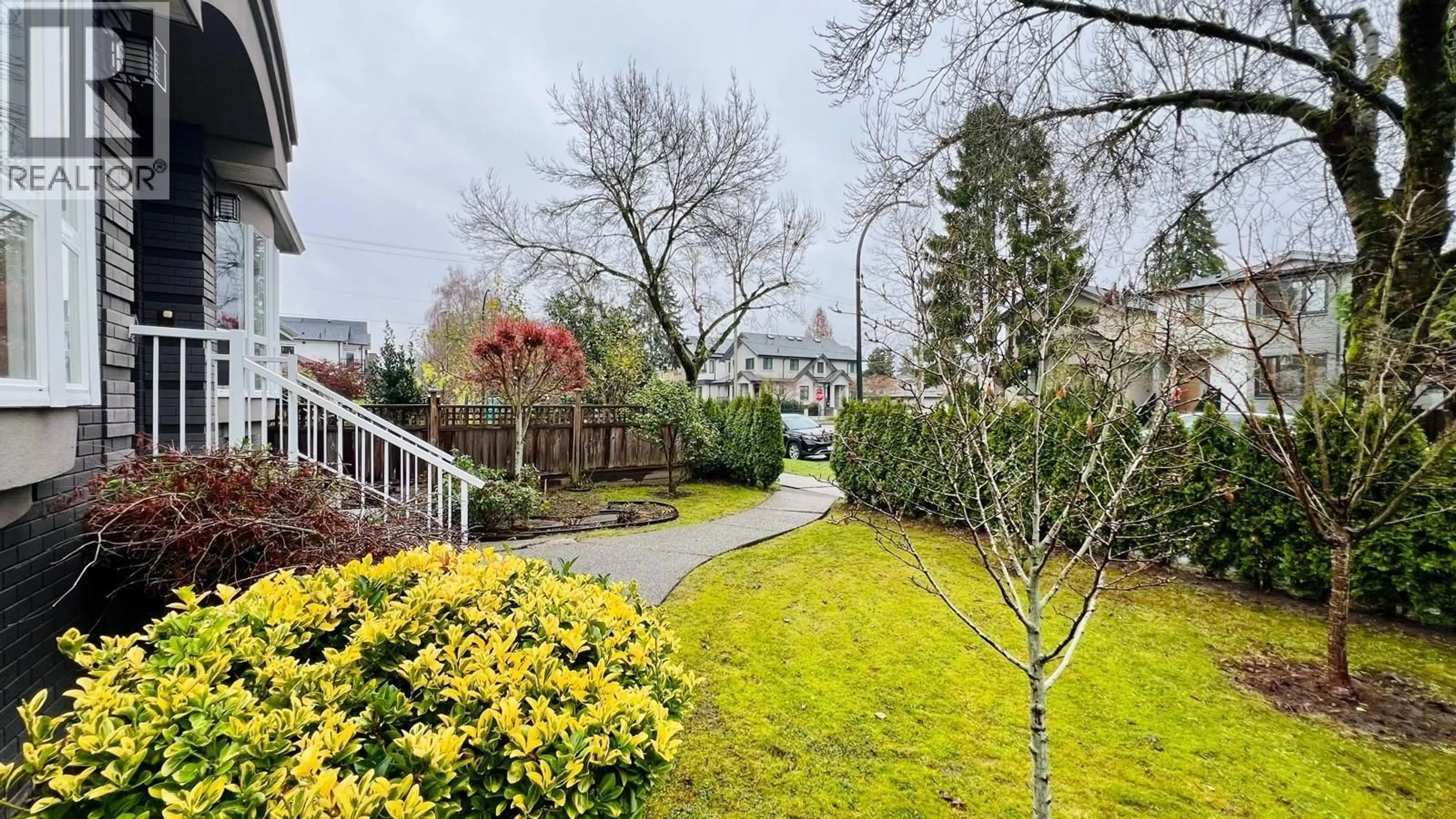 A pic from outside/outdoor area/front of a property/back of a property/a pic from drone, street for 2813 21ST AVENUE, Vancouver British Columbia V6L1K5