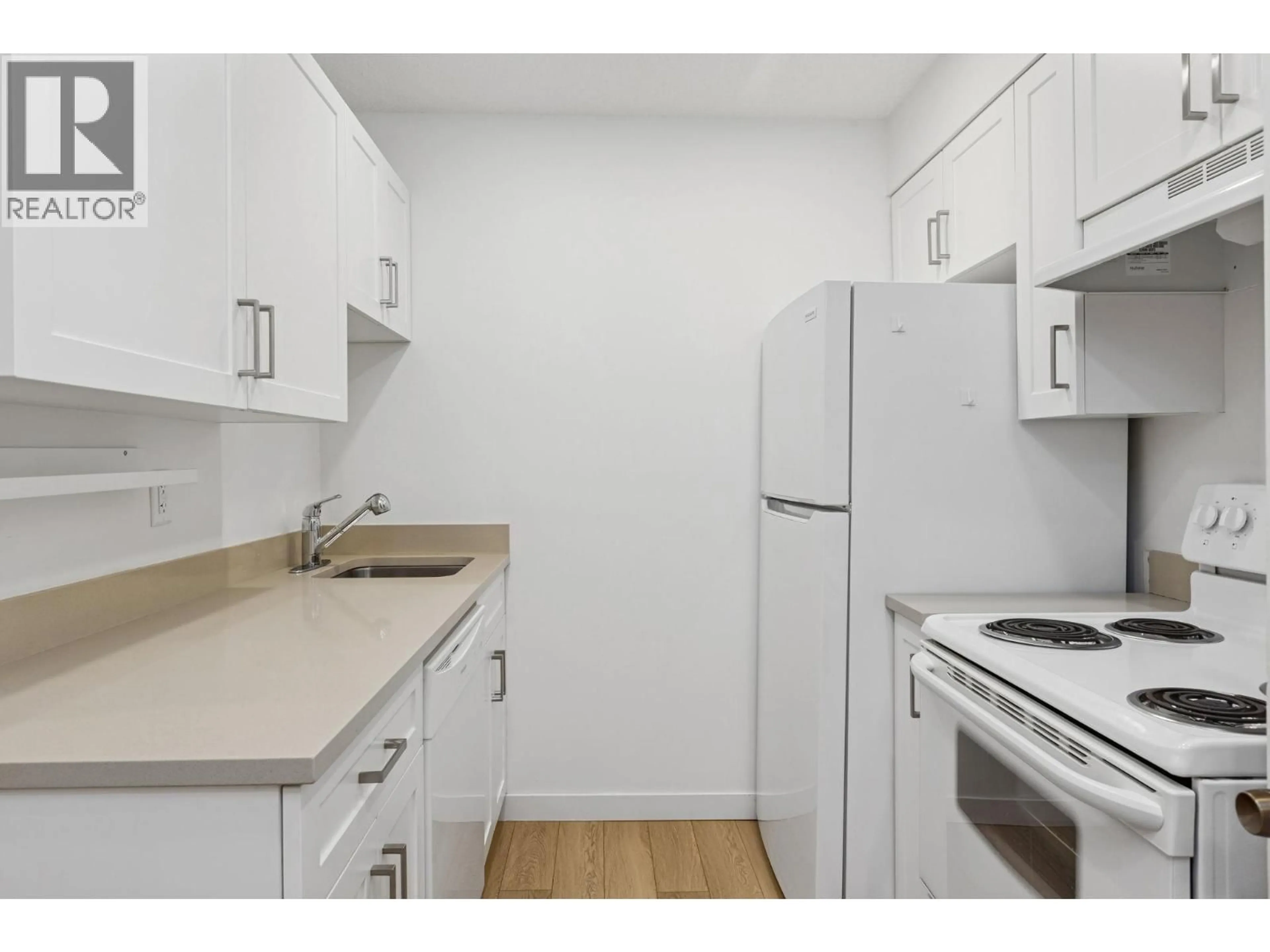 Standard kitchen, wood/laminate floor for 879 WESTVIEW CRESCENT, North Vancouver British Columbia V7N2L5