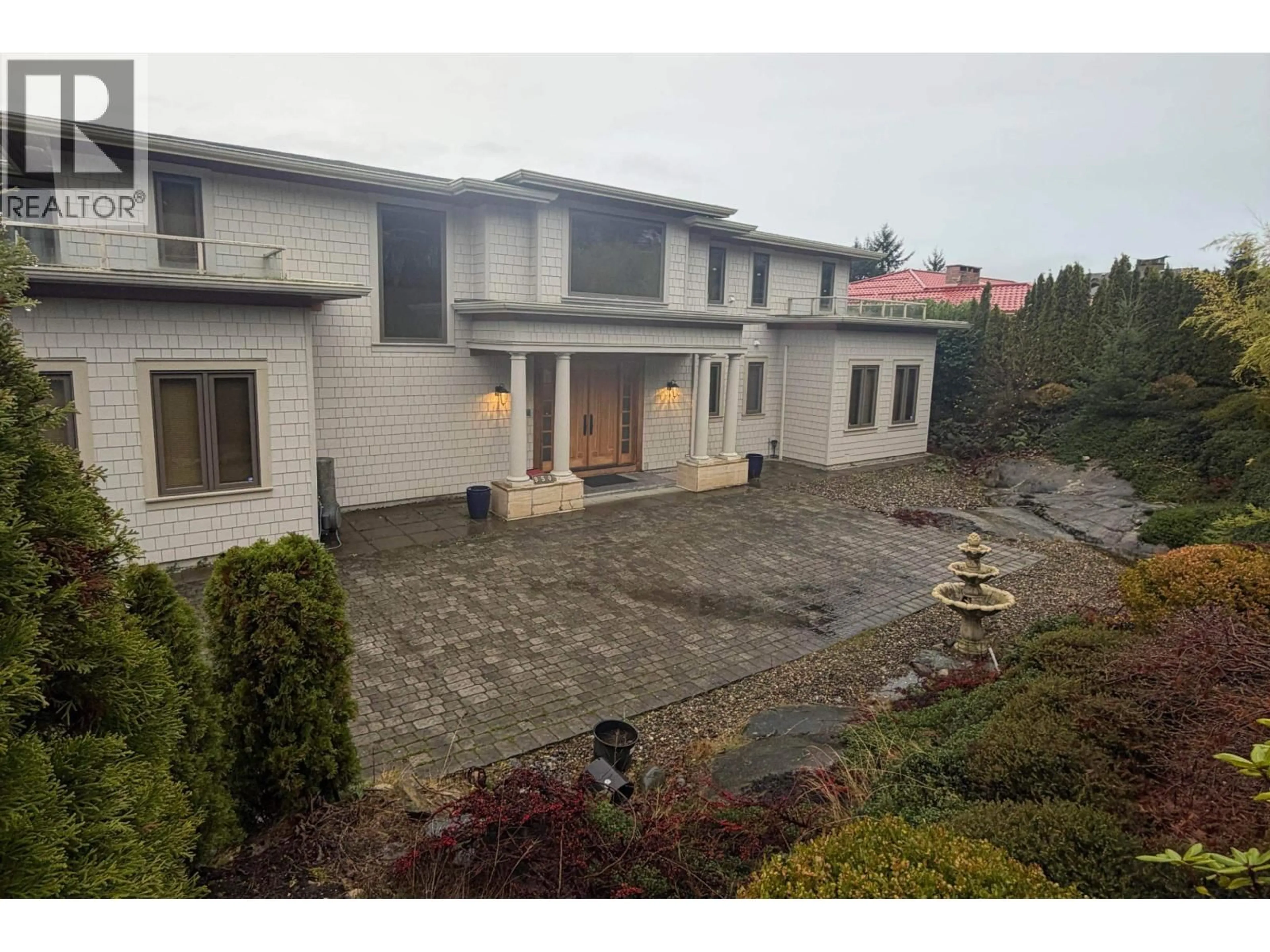 A pic from outside/outdoor area/front of a property/back of a property/a pic from drone, street for 950 GREENWOOD ROAD, West Vancouver British Columbia V7S1X7