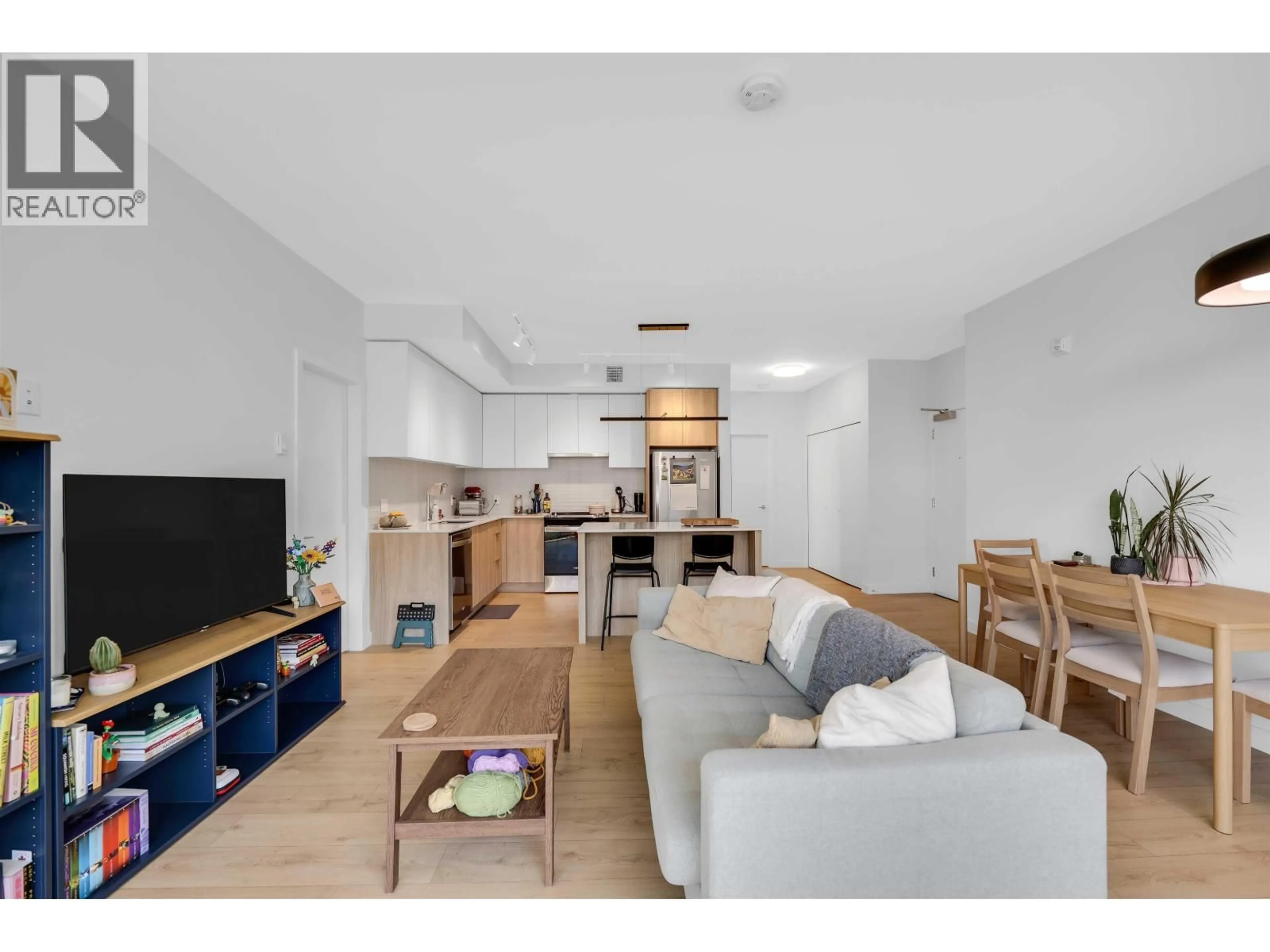 Living room with furniture, unknown for 607 - 1365 VICTORIA STREET, Squamish British Columbia V0N3G0