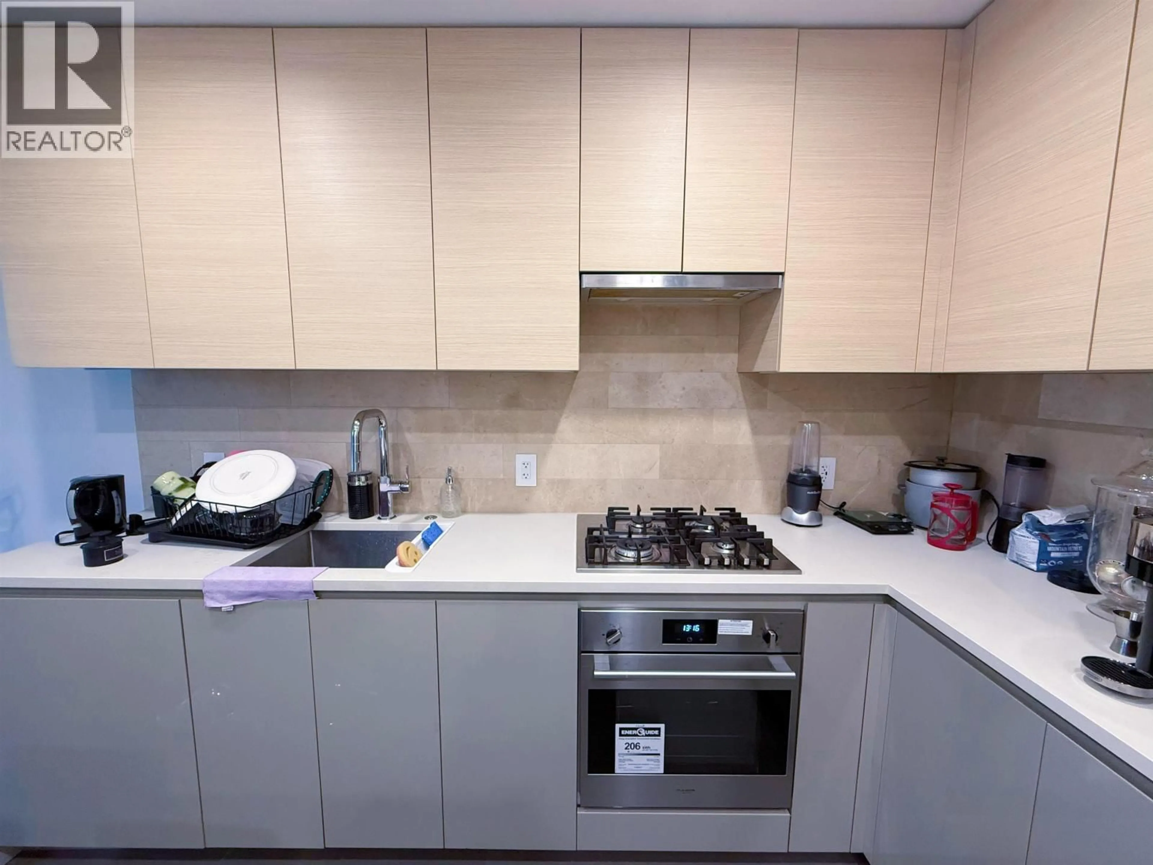 Standard kitchen, unknown for 2009 - 2108 GILMORE AVENUE, Burnaby British Columbia V5C0N8