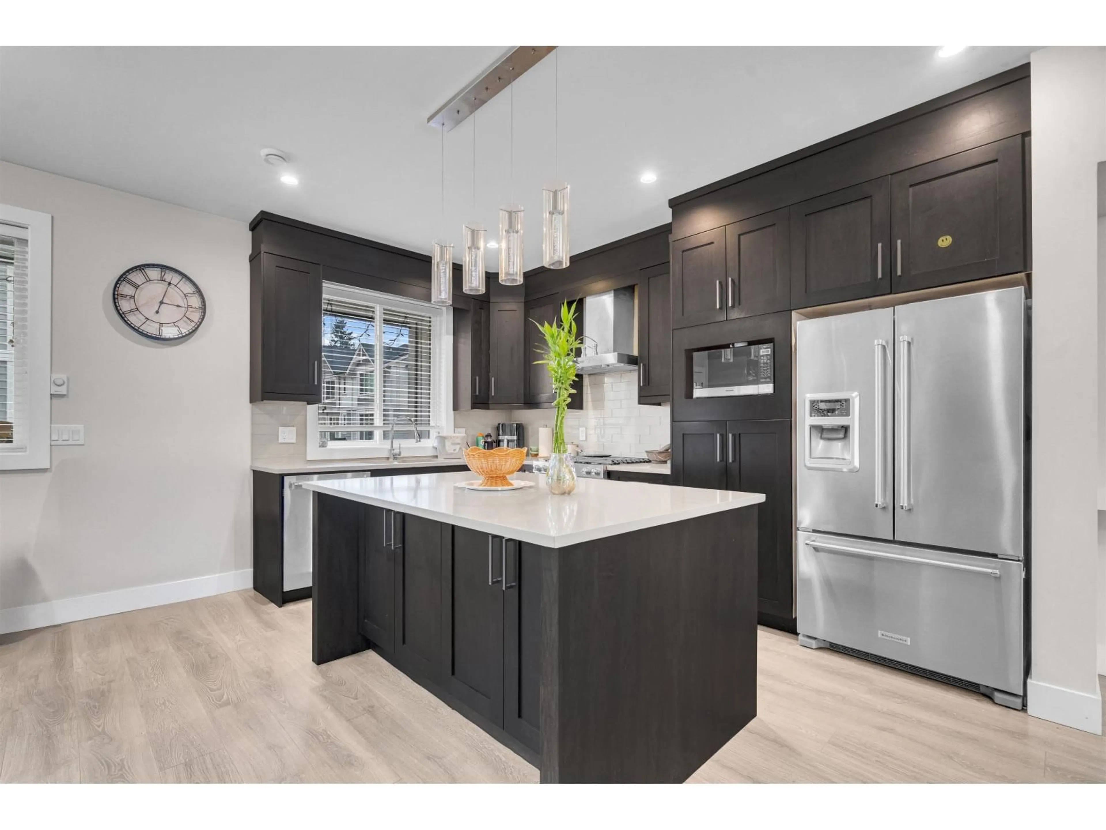 Open concept kitchen, wood/laminate floor for 2 - 32035 MT WADDINGTON AVENUE, Abbotsford British Columbia V2T0H1
