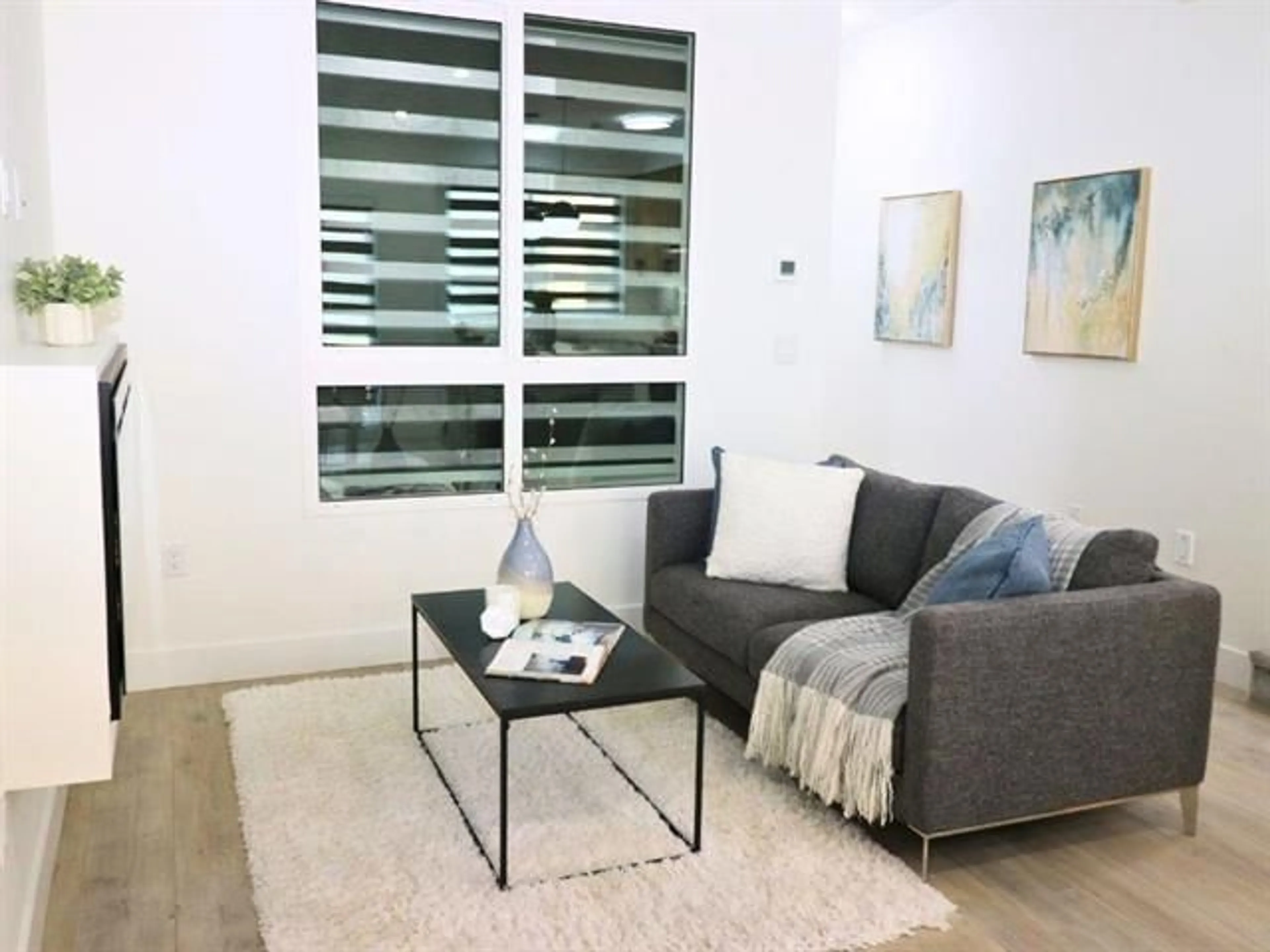 Living room with furniture, unknown for 19 - 13895 64 AVENUE, Surrey British Columbia V3W3N9