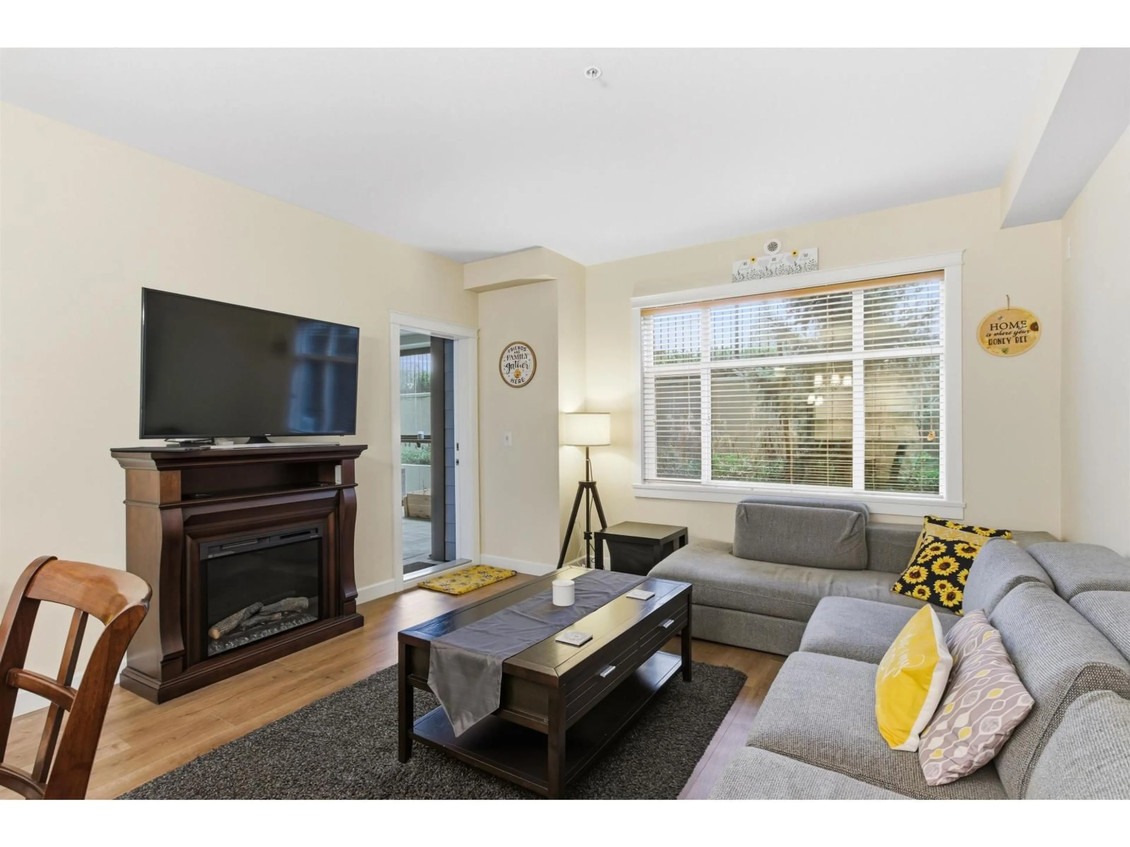 Living room with furniture, wood/laminate floor for 109 - 8526 202B STREET, Langley British Columbia V2Y3L3