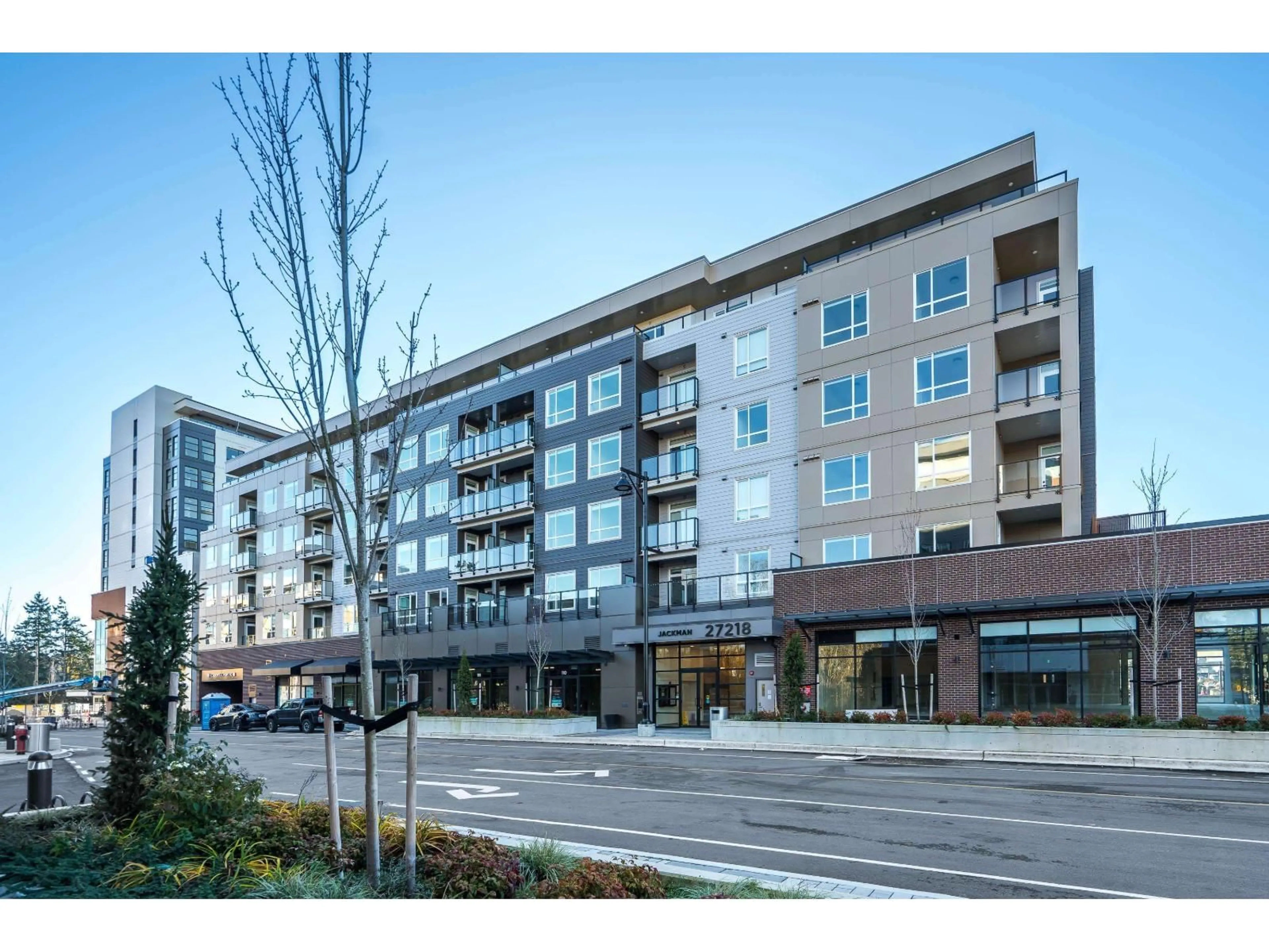 Patio, building for 404 - 27218 ALDERGROVE TOWN CENTRE DRIVE, Langley British Columbia V4W0E4