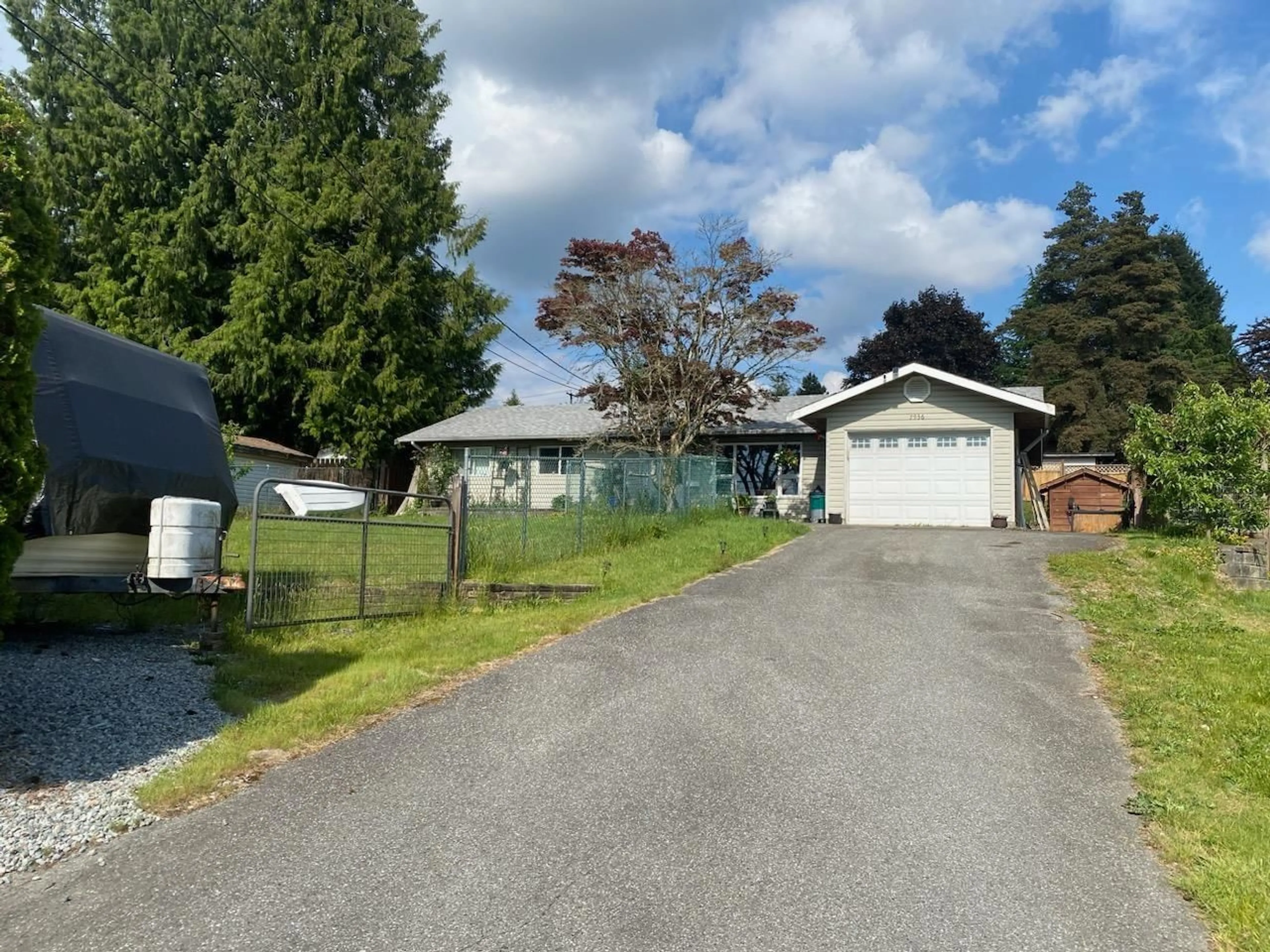 A pic from outside/outdoor area/front of a property/back of a property/a pic from drone, street for 7936 EAGLE CRESCENT, Mission British Columbia V2V5G3