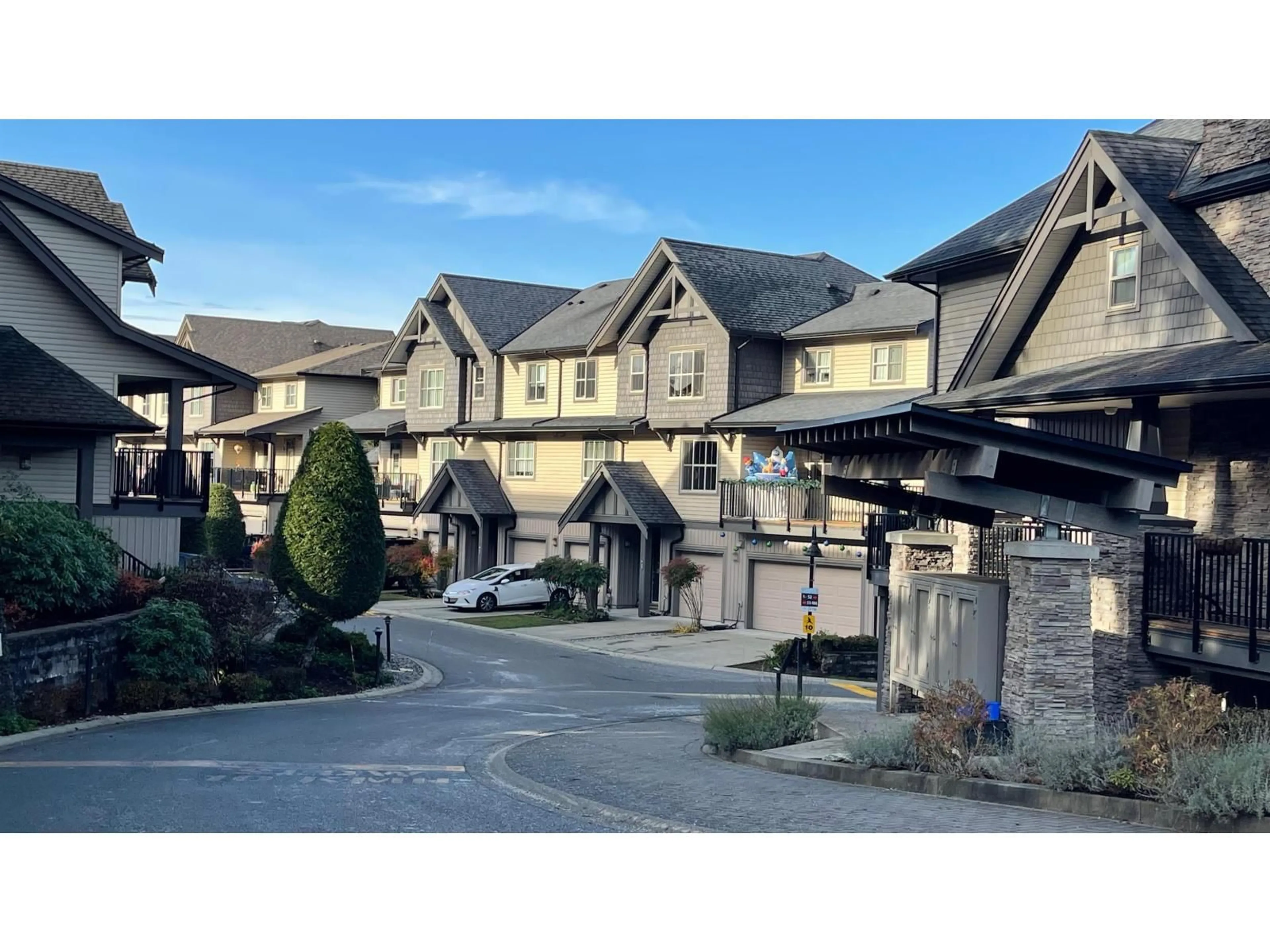 A pic from outside/outdoor area/front of a property/back of a property/a pic from drone, mountain view for 98 - 9525 204 STREET, Langley British Columbia V1M0B9