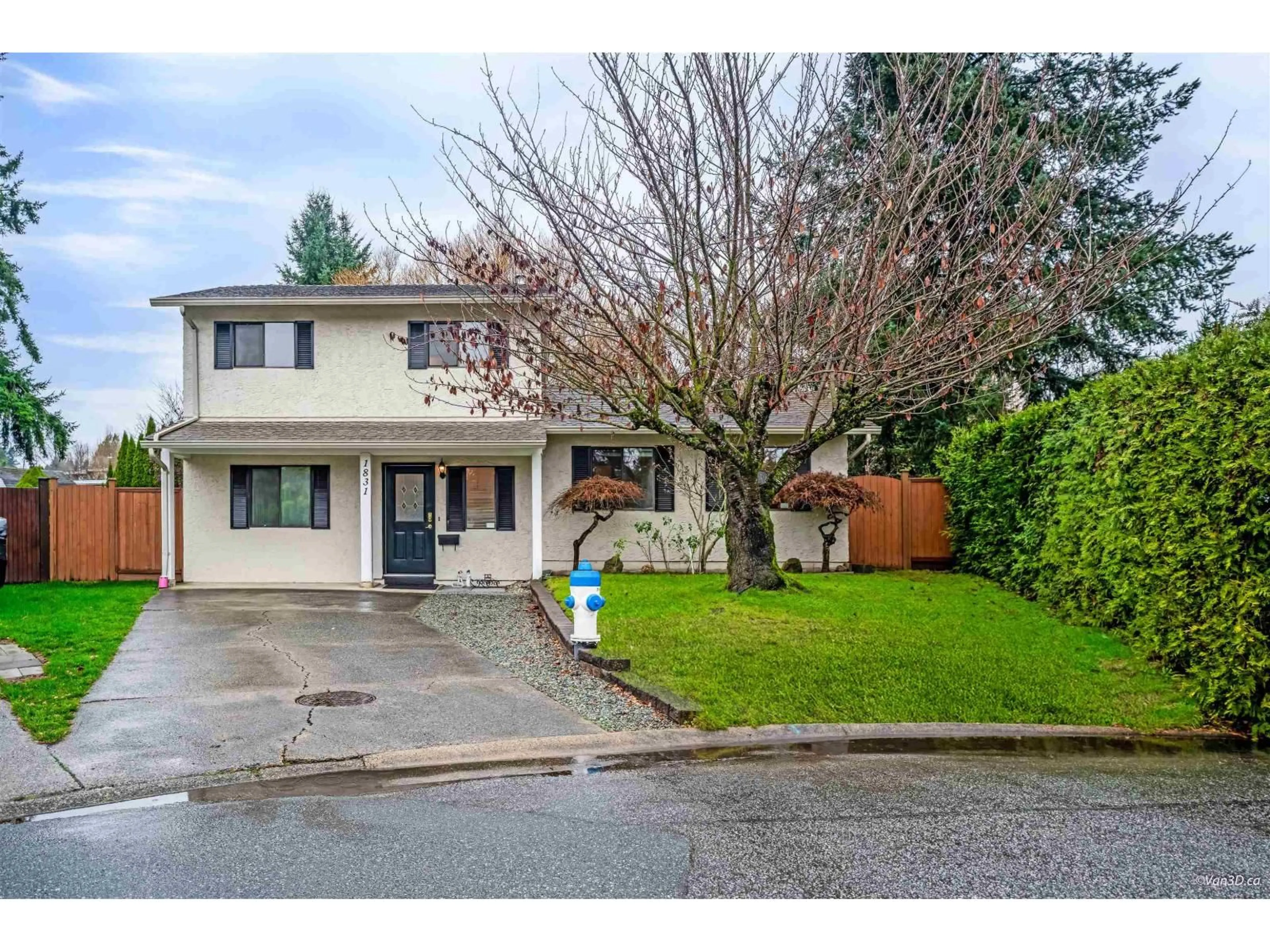 A pic from outside/outdoor area/front of a property/back of a property/a pic from drone, street for 1831 KEYS PLACE, Abbotsford British Columbia V2S5G9