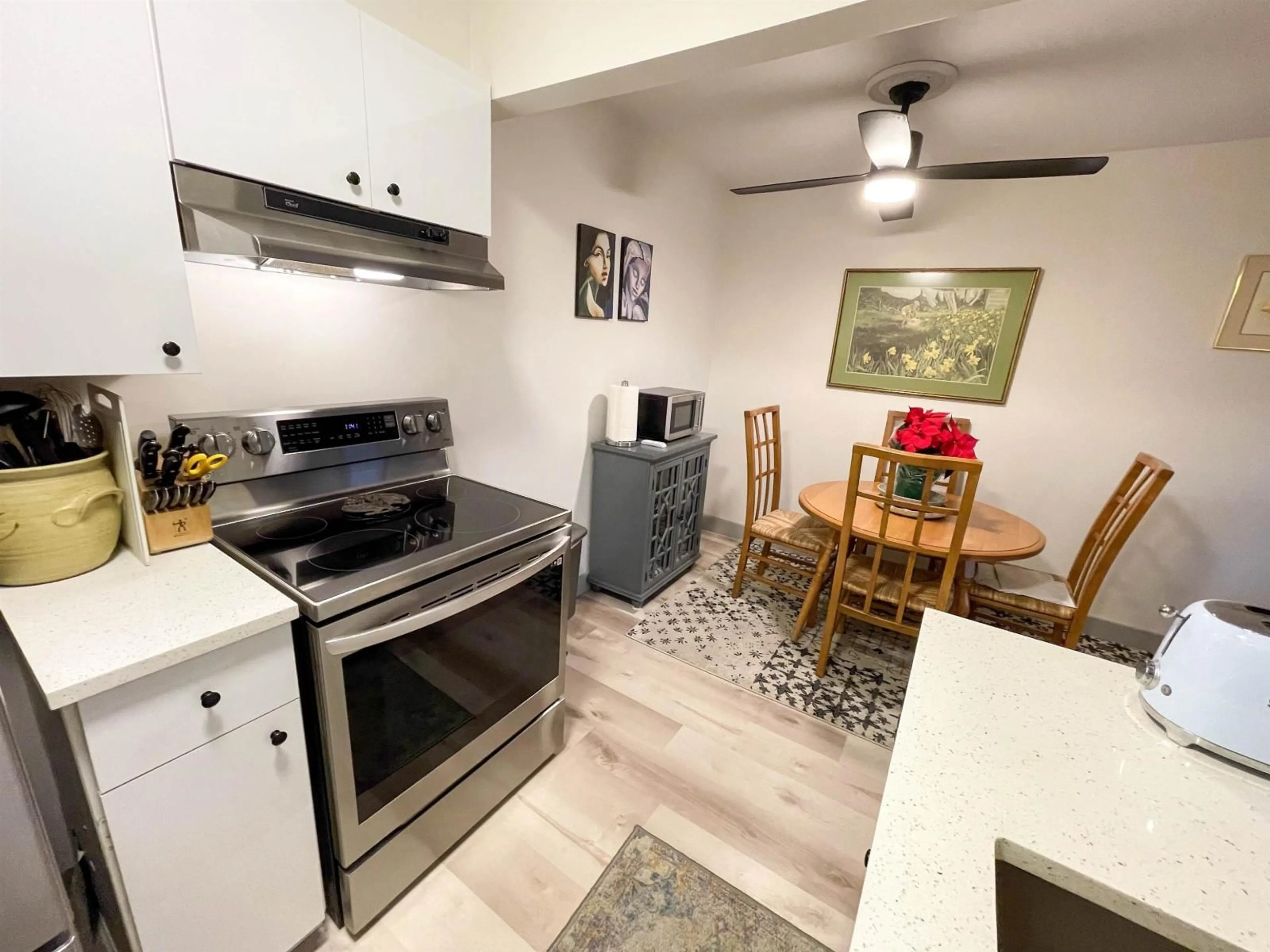 Standard kitchen, unknown for 207 - 13775 74 AVENUE, Surrey British Columbia V3W9C5