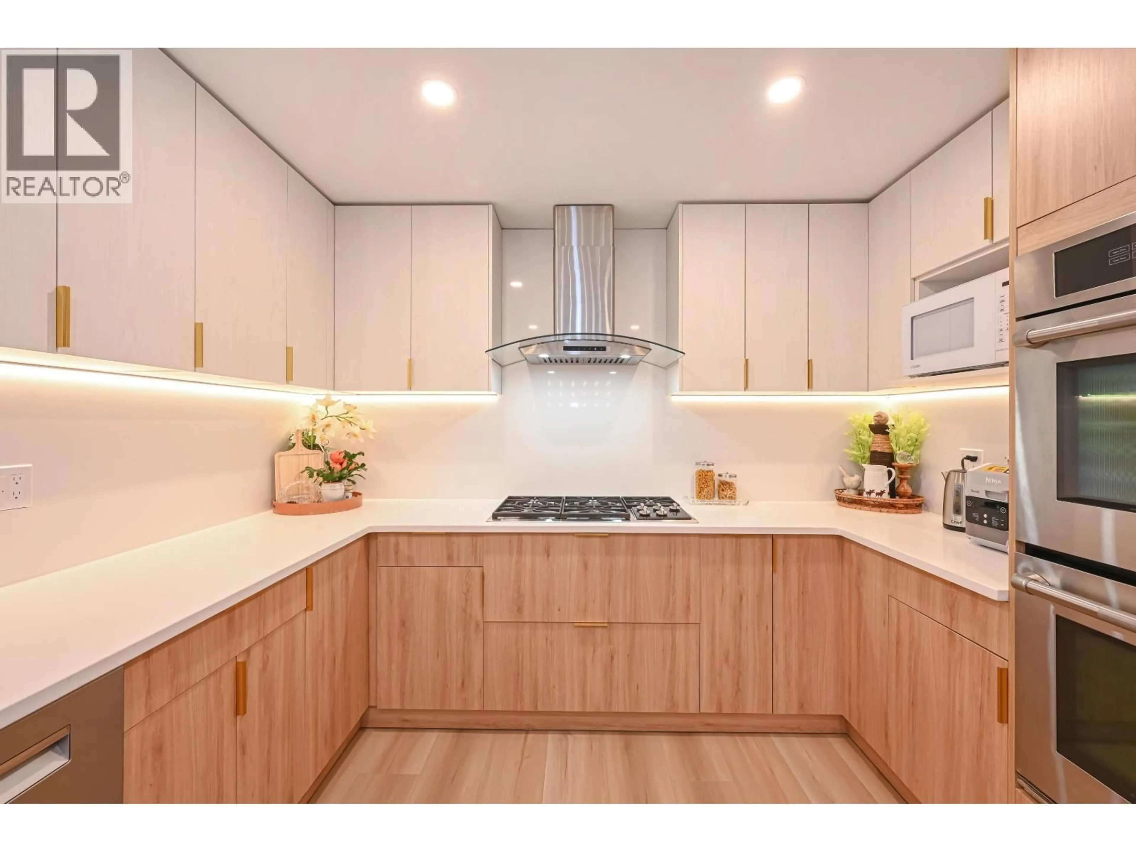 Contemporary kitchen, wood/laminate floor for 1409 WINDSOR CRESCENT, Delta British Columbia V4M3C3