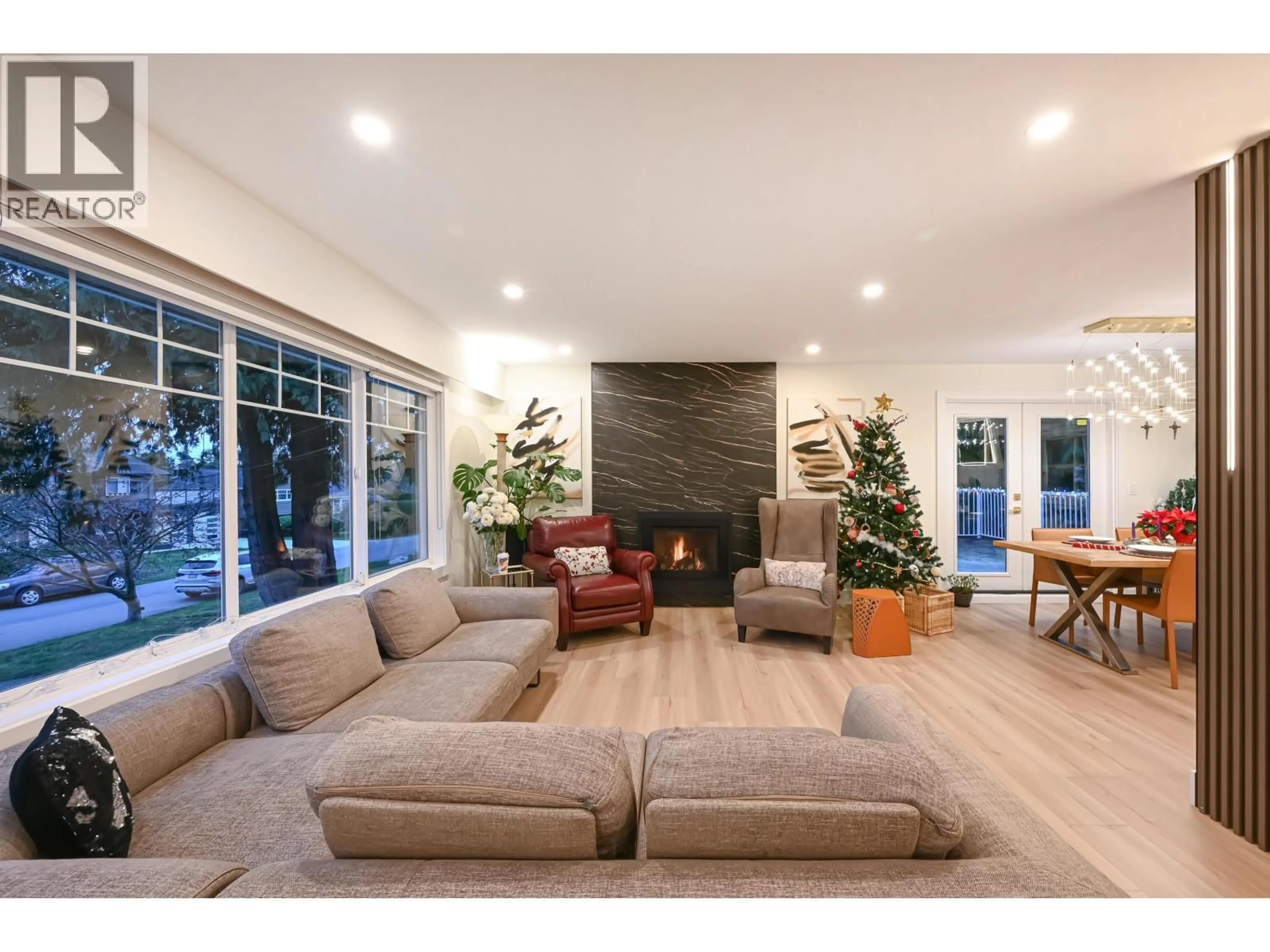 Living room with furniture, unknown for 1409 WINDSOR CRESCENT, Delta British Columbia V4M3C3