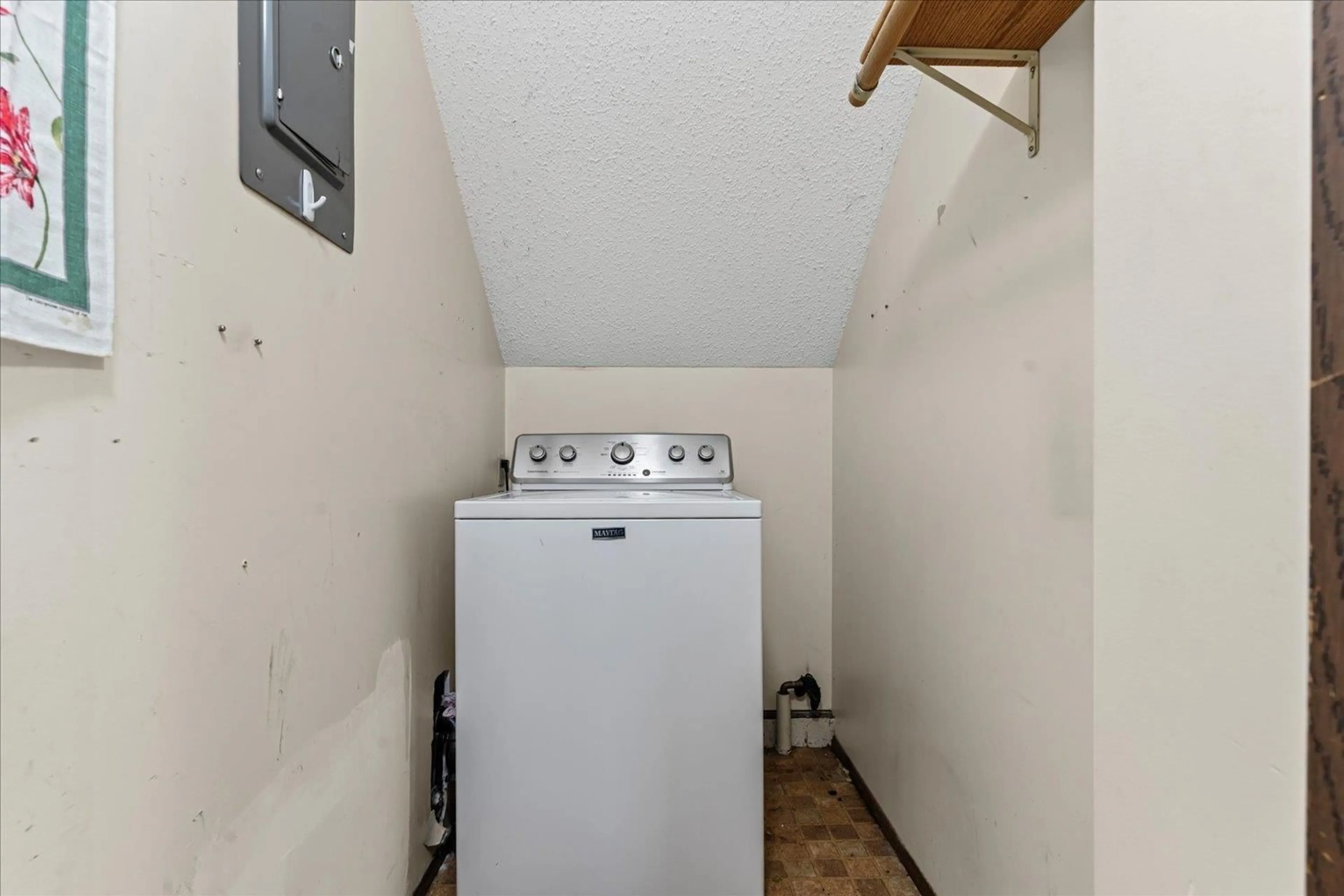Laundry room for 1 - 9446 HAZEL STREET, Chilliwack British Columbia V2P5N1