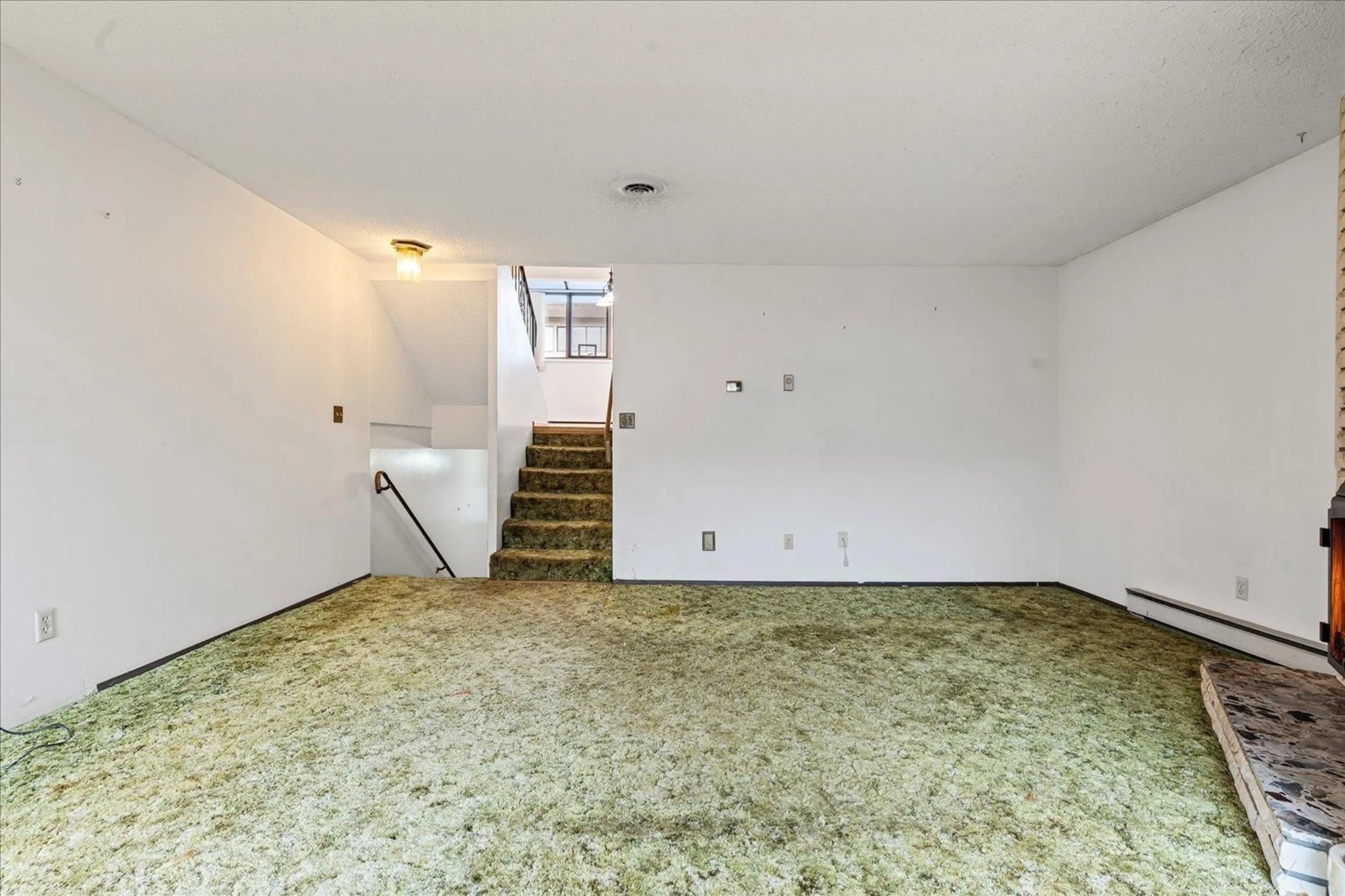 Unknown for 1 - 9446 HAZEL STREET, Chilliwack British Columbia V2P5N1