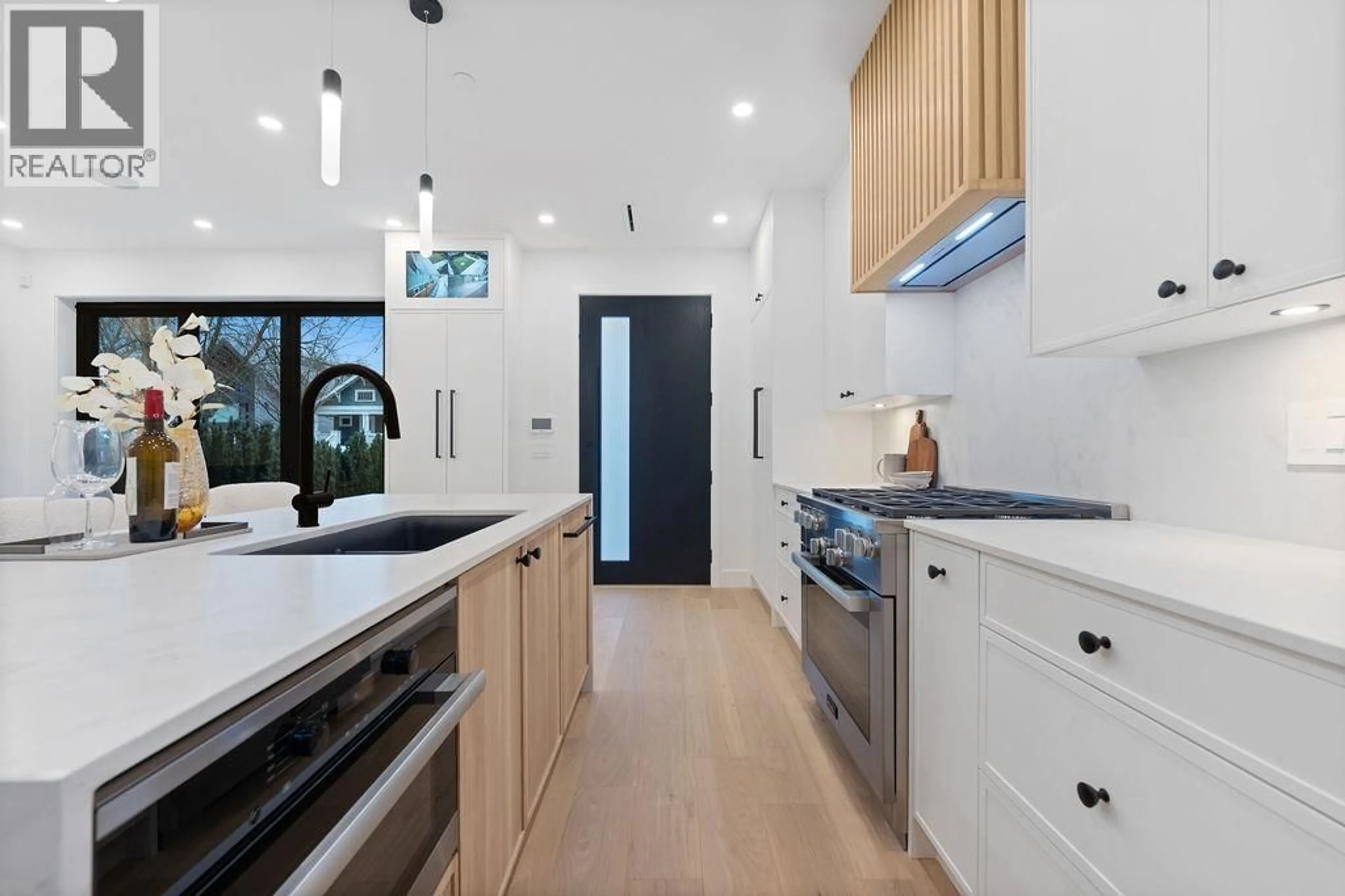 Contemporary kitchen, ceramic/tile floor for 1 - 2846 12 AVENUE, Vancouver British Columbia V6K2P9