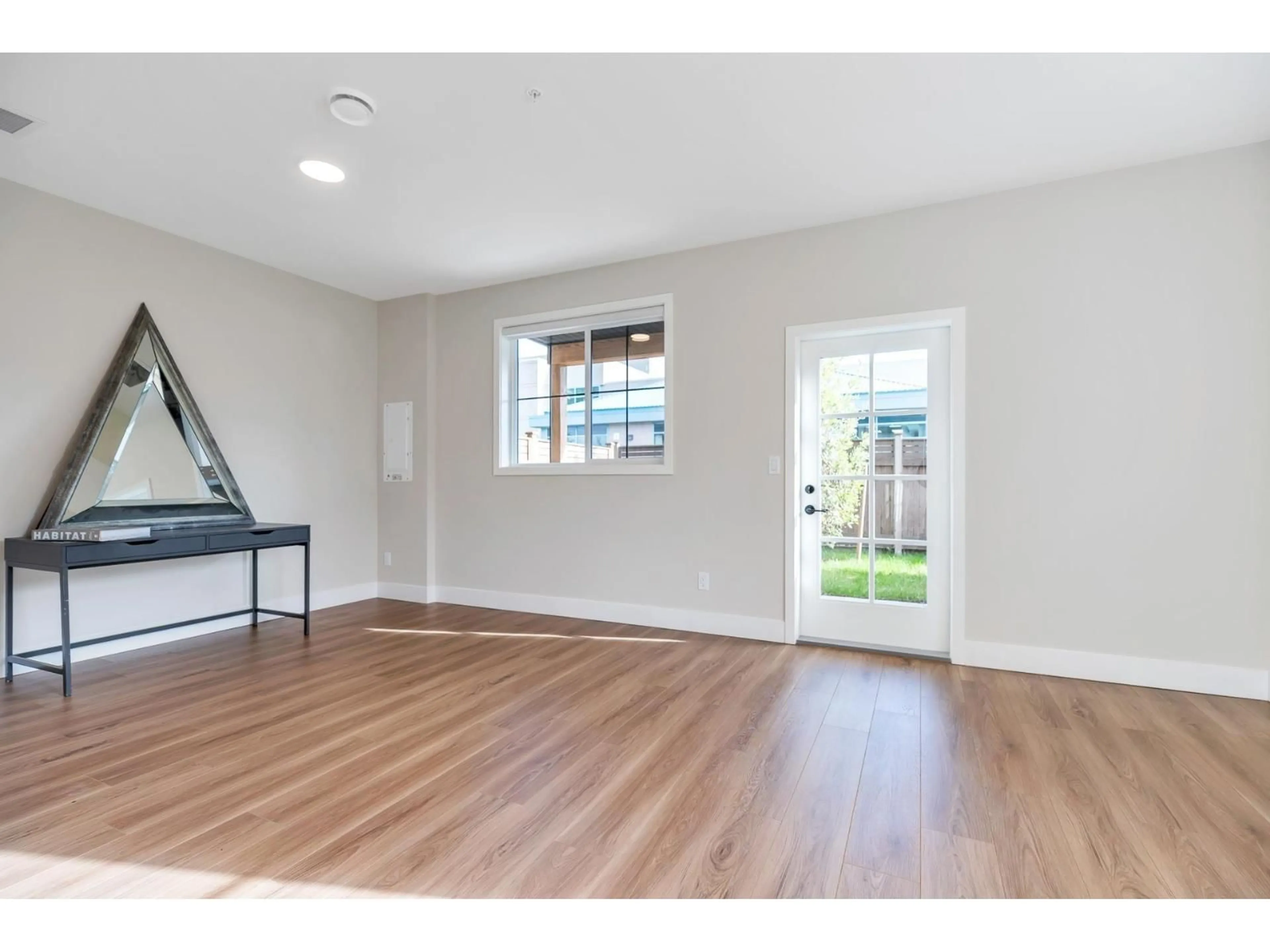 A pic of a room for 8 - 6590 FERN STREET, Chilliwack British Columbia V2R2Z7