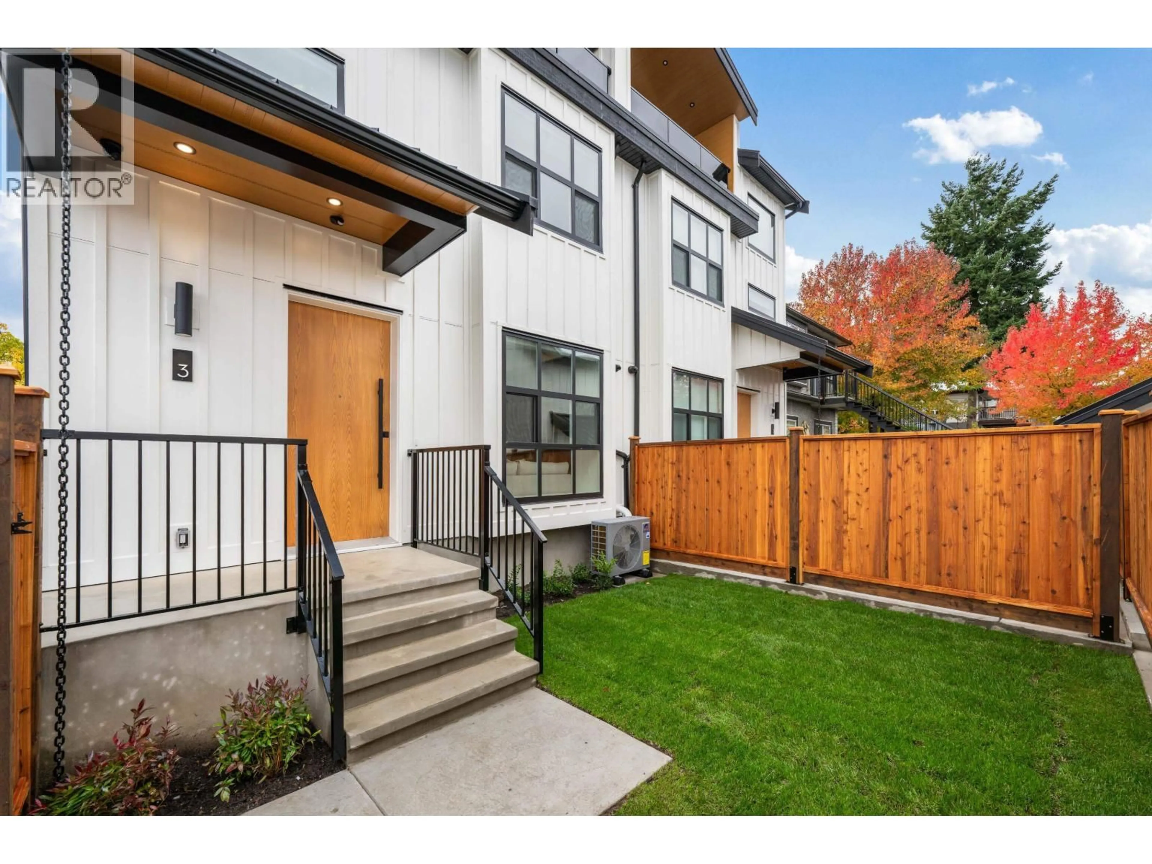 Unknown for 3 - 3065 CHARLES STREET, Vancouver British Columbia V5K3B6