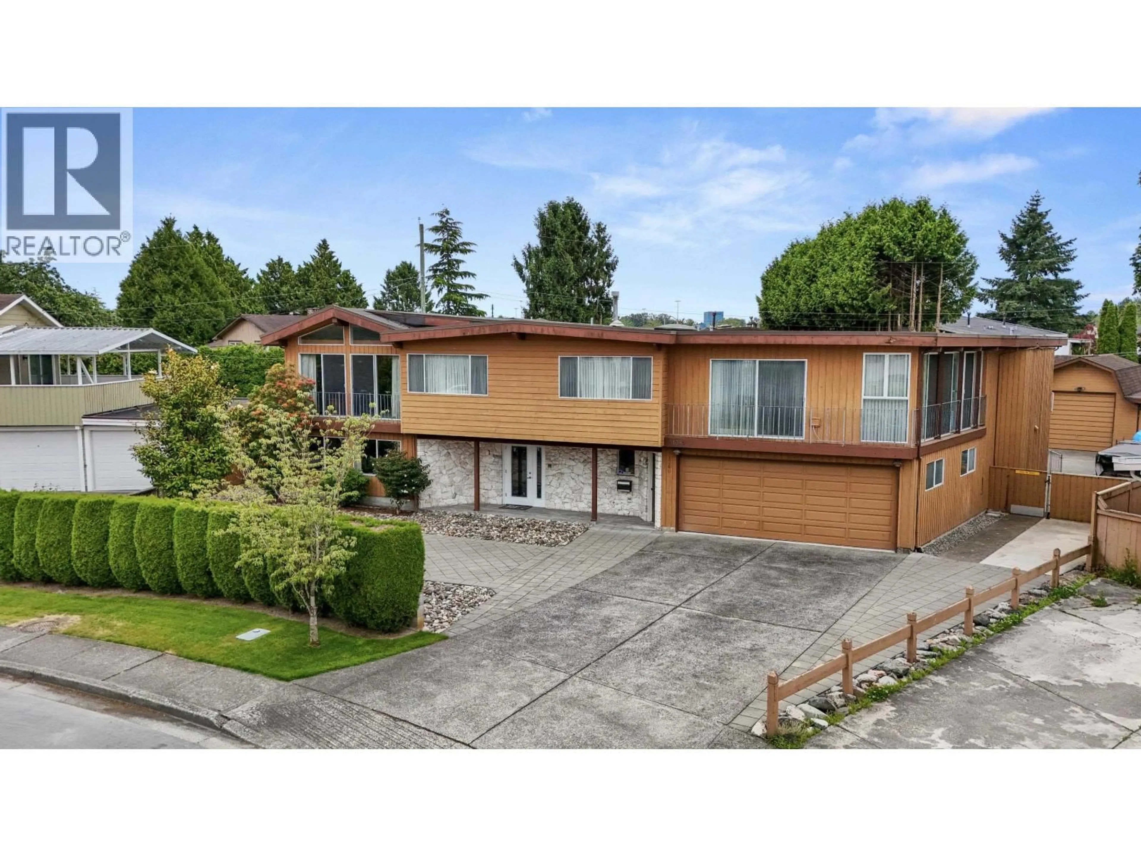 A pic from outside/outdoor area/front of a property/back of a property/a pic from drone, street for 11260 SEACREST ROAD, Richmond British Columbia V7A3L6