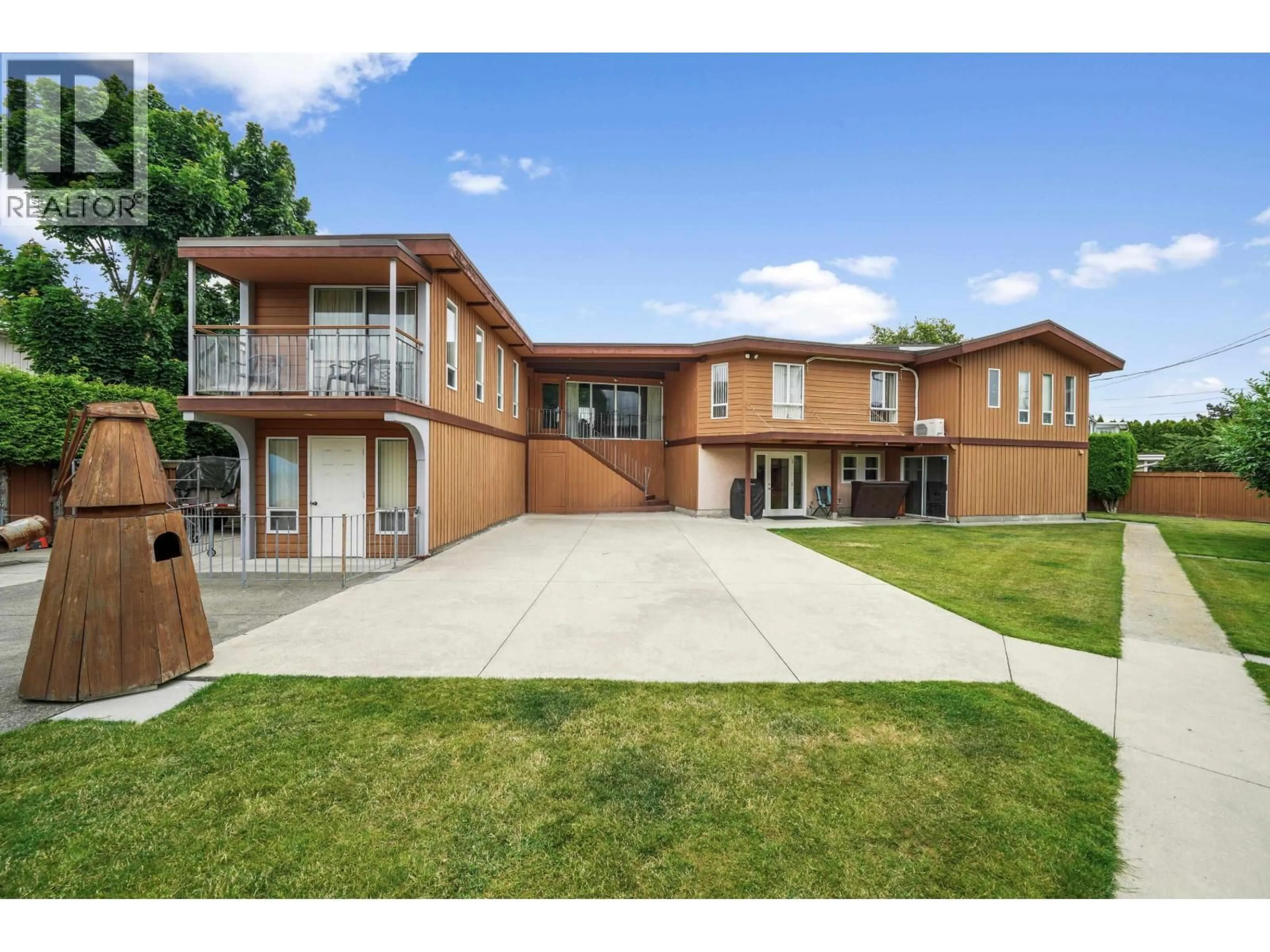 A pic from outside/outdoor area/front of a property/back of a property/a pic from drone, unknown for 11260 SEACREST ROAD, Richmond British Columbia V7A3L6