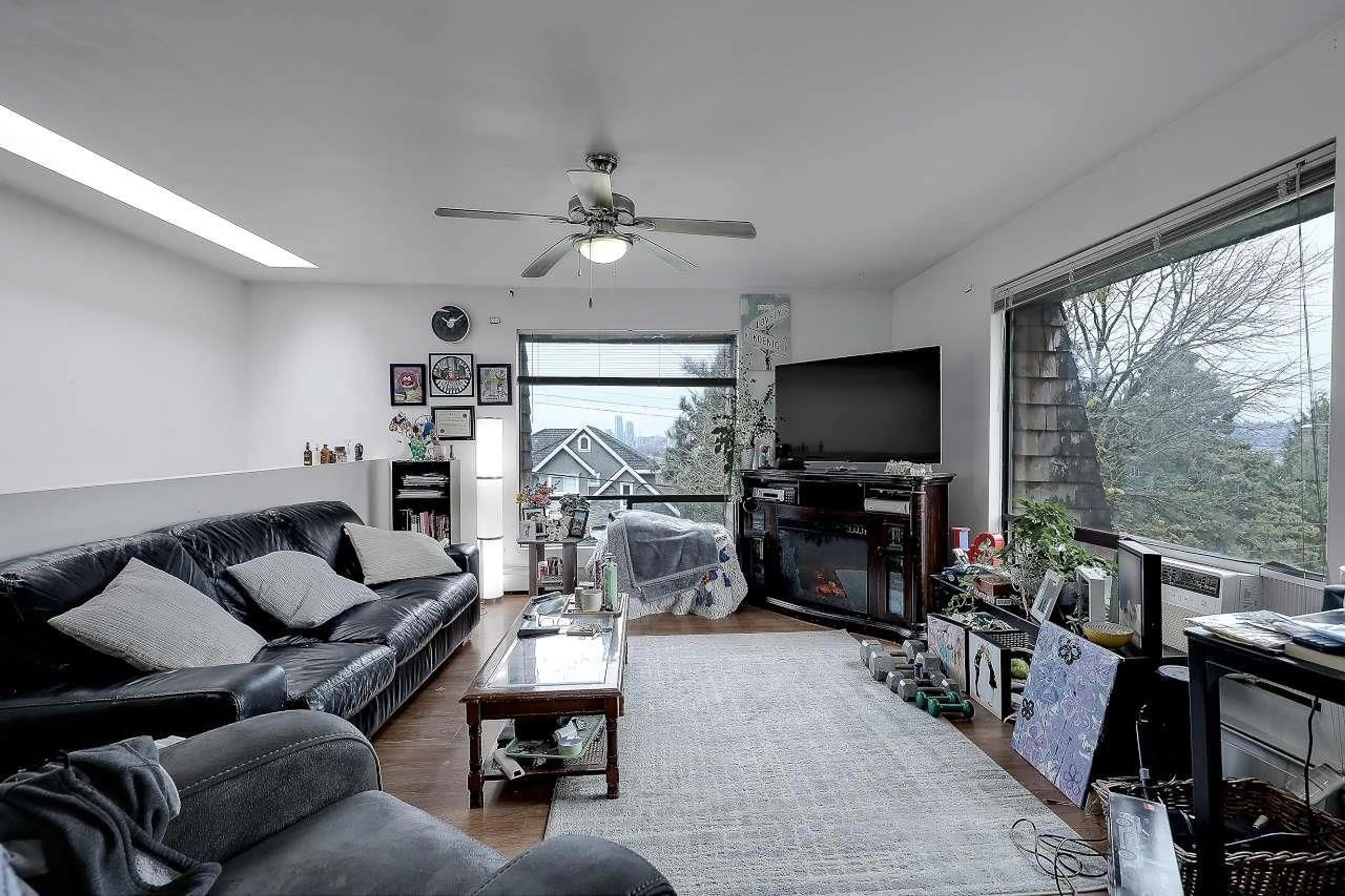 Living room with furniture, unknown for 10956 128A STREET, Surrey British Columbia V3T3G2