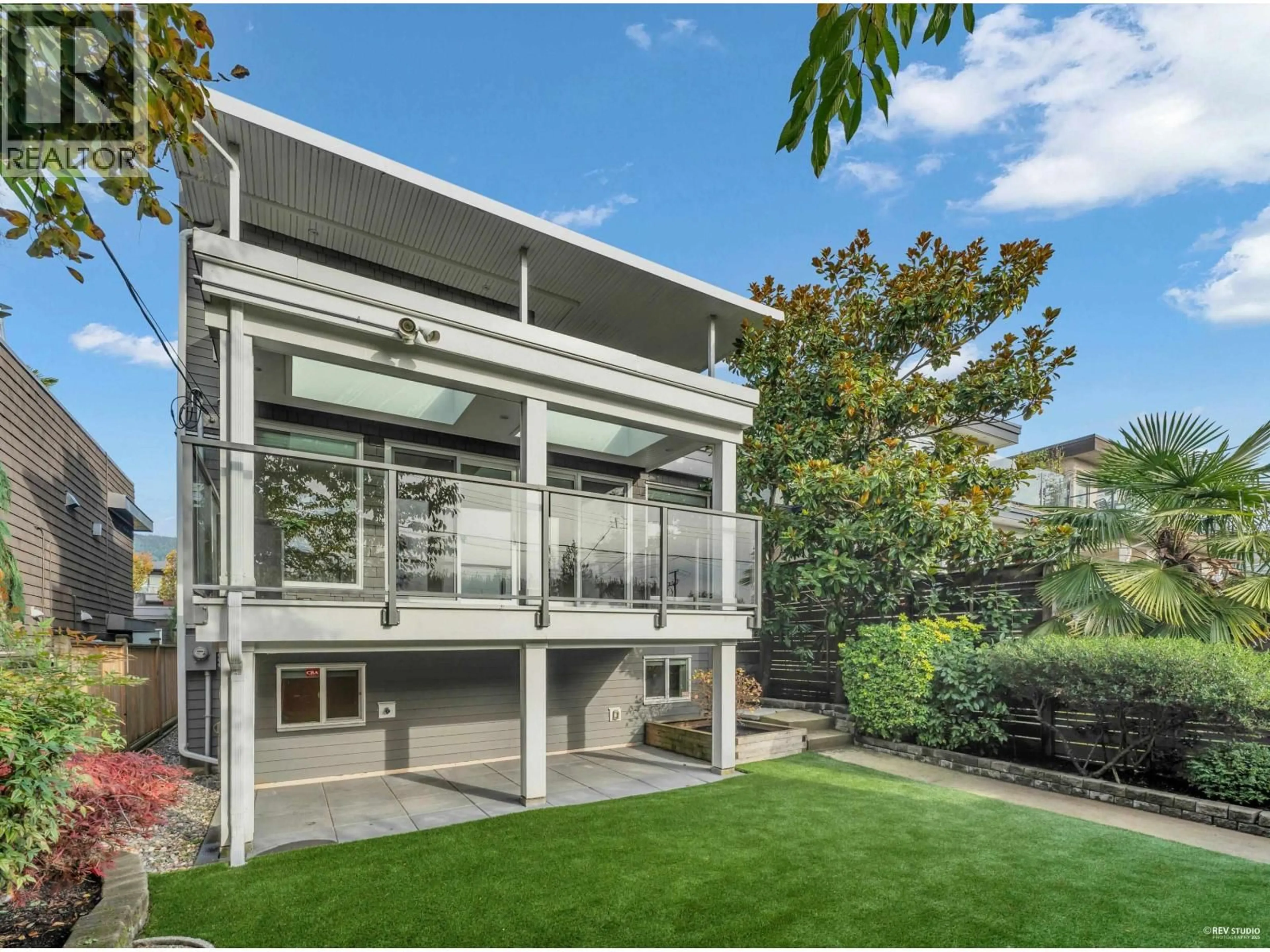 Home with vinyl exterior material, street for 1251 CLYDE AVENUE, West Vancouver British Columbia V7T1E6