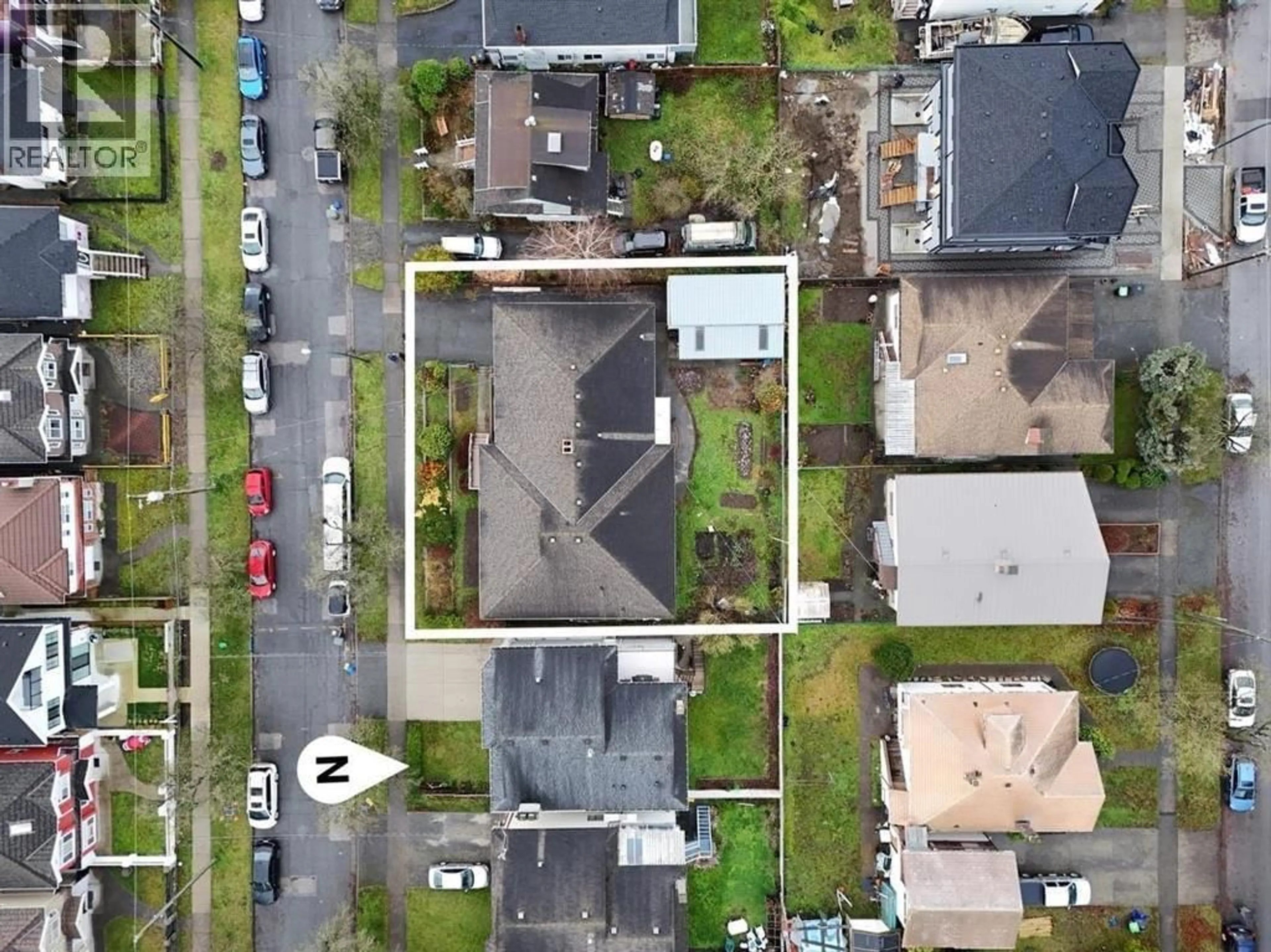 A pic from outside/outdoor area/front of a property/back of a property/a pic from drone, street for 753 55TH AVENUE, Vancouver British Columbia V5X1N8