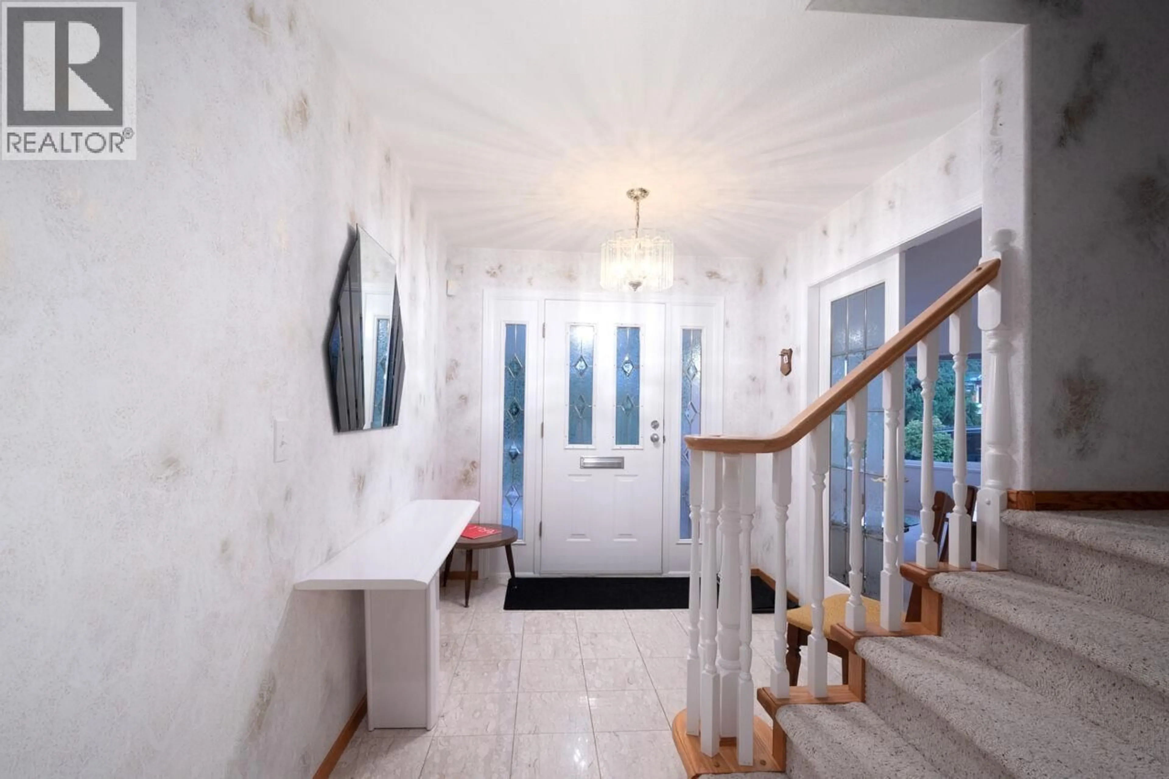 Indoor foyer for 937 WESTMOUNT DRIVE, Port Moody British Columbia V3H1K8