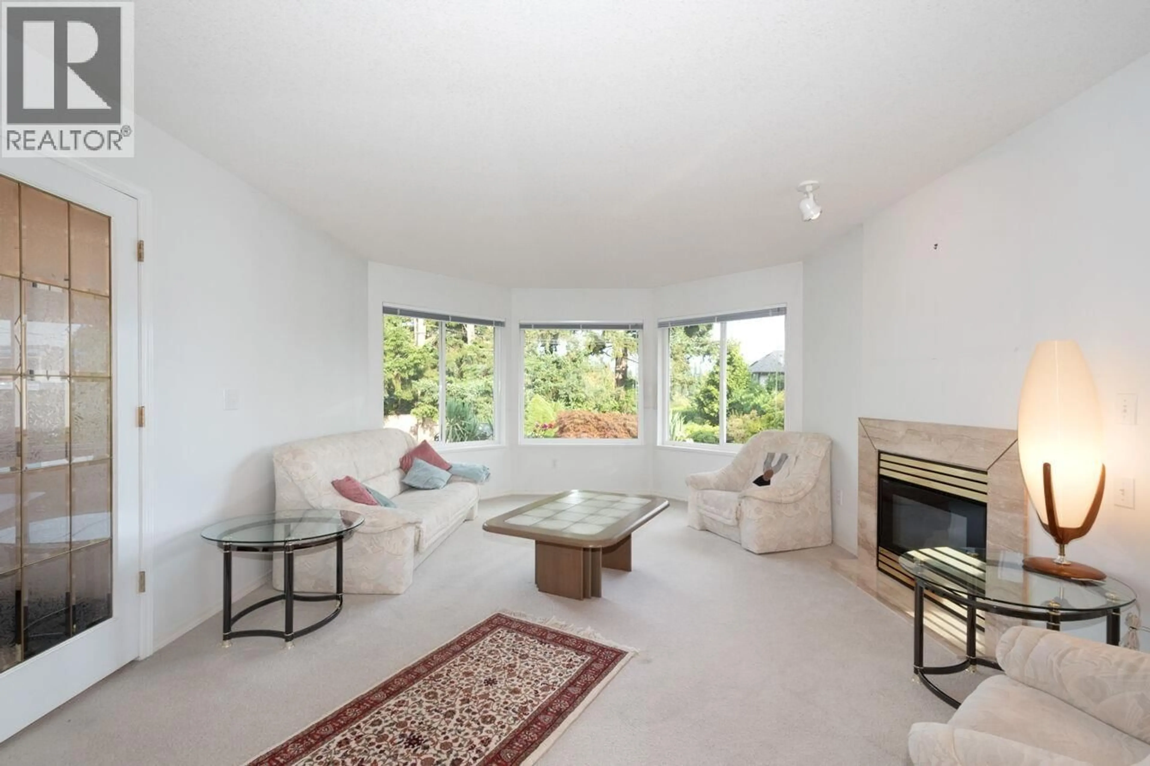 Living room with furniture, unknown for 937 WESTMOUNT DRIVE, Port Moody British Columbia V3H1K8