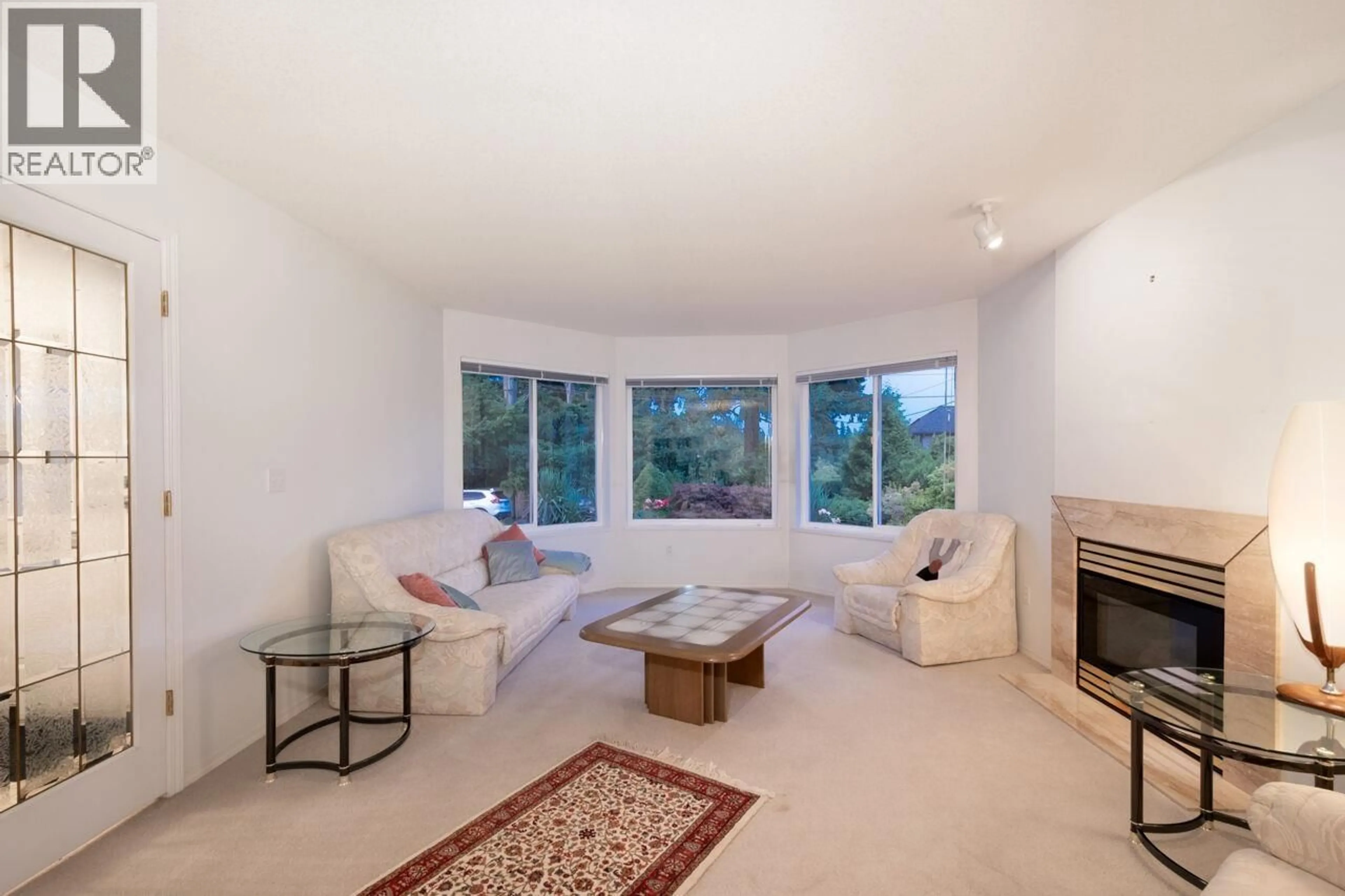 Living room with furniture, unknown for 937 WESTMOUNT DRIVE, Port Moody British Columbia V3H1K8