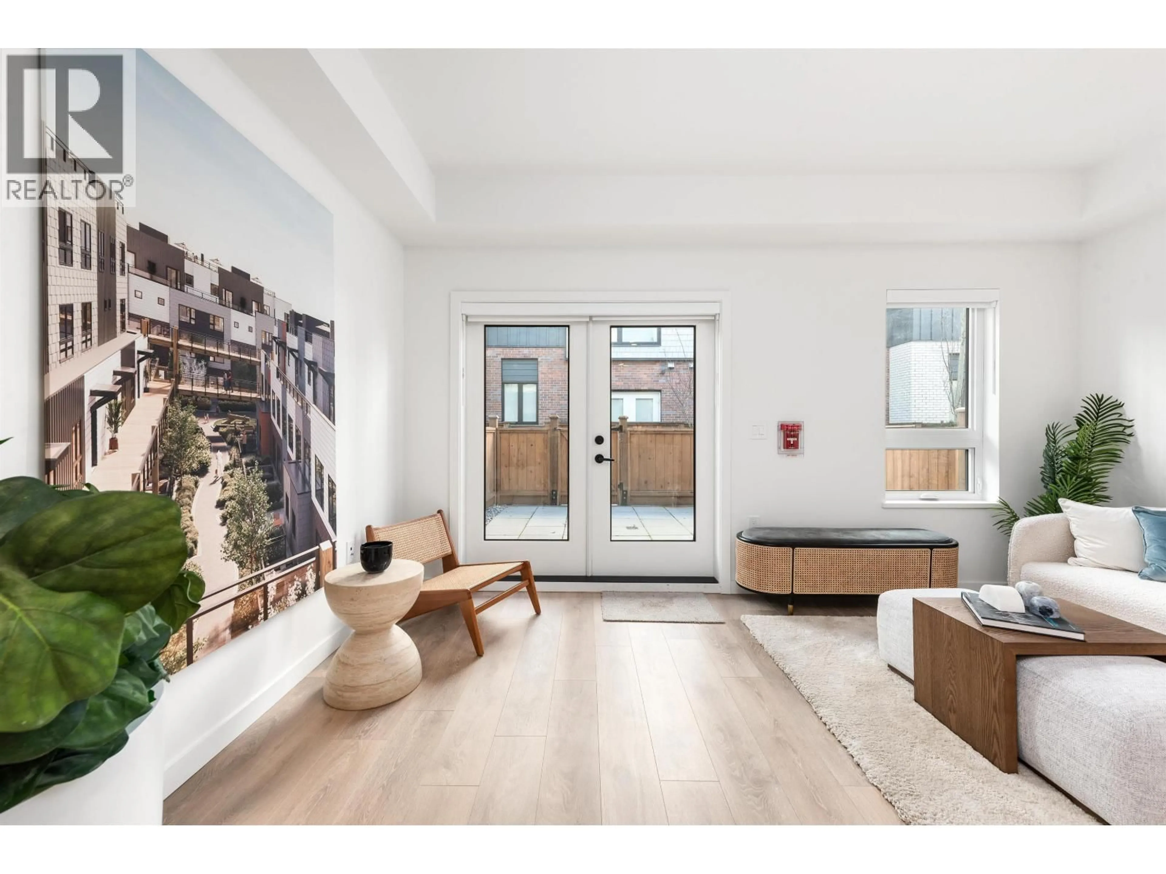 Indoor entryway for 135 - 535 2ND STREET, North Vancouver British Columbia V7L1E1