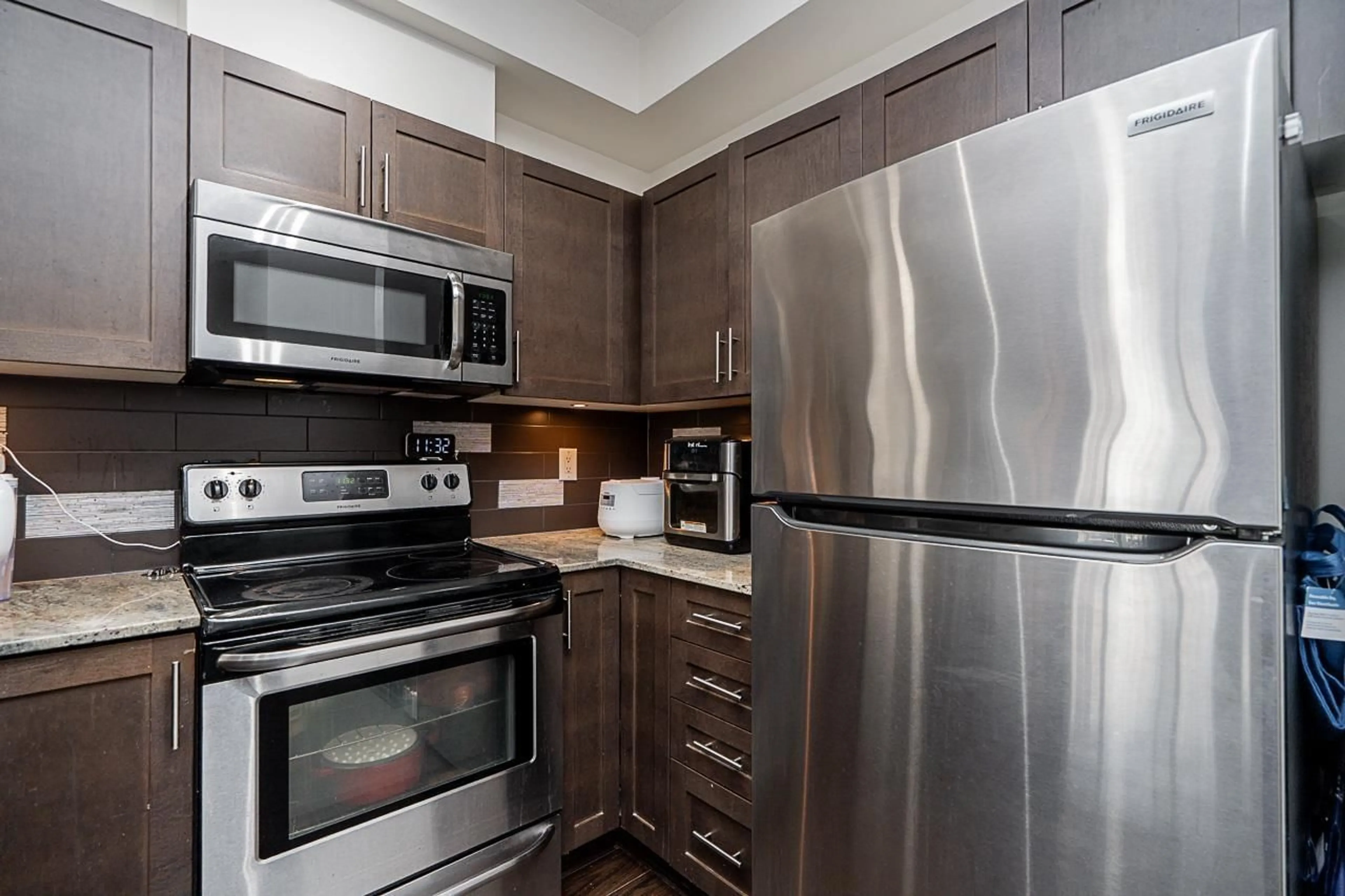 Standard kitchen, unknown for 215 - 13468 KING GEORGE BOULEVARD, Surrey British Columbia V3T0H5