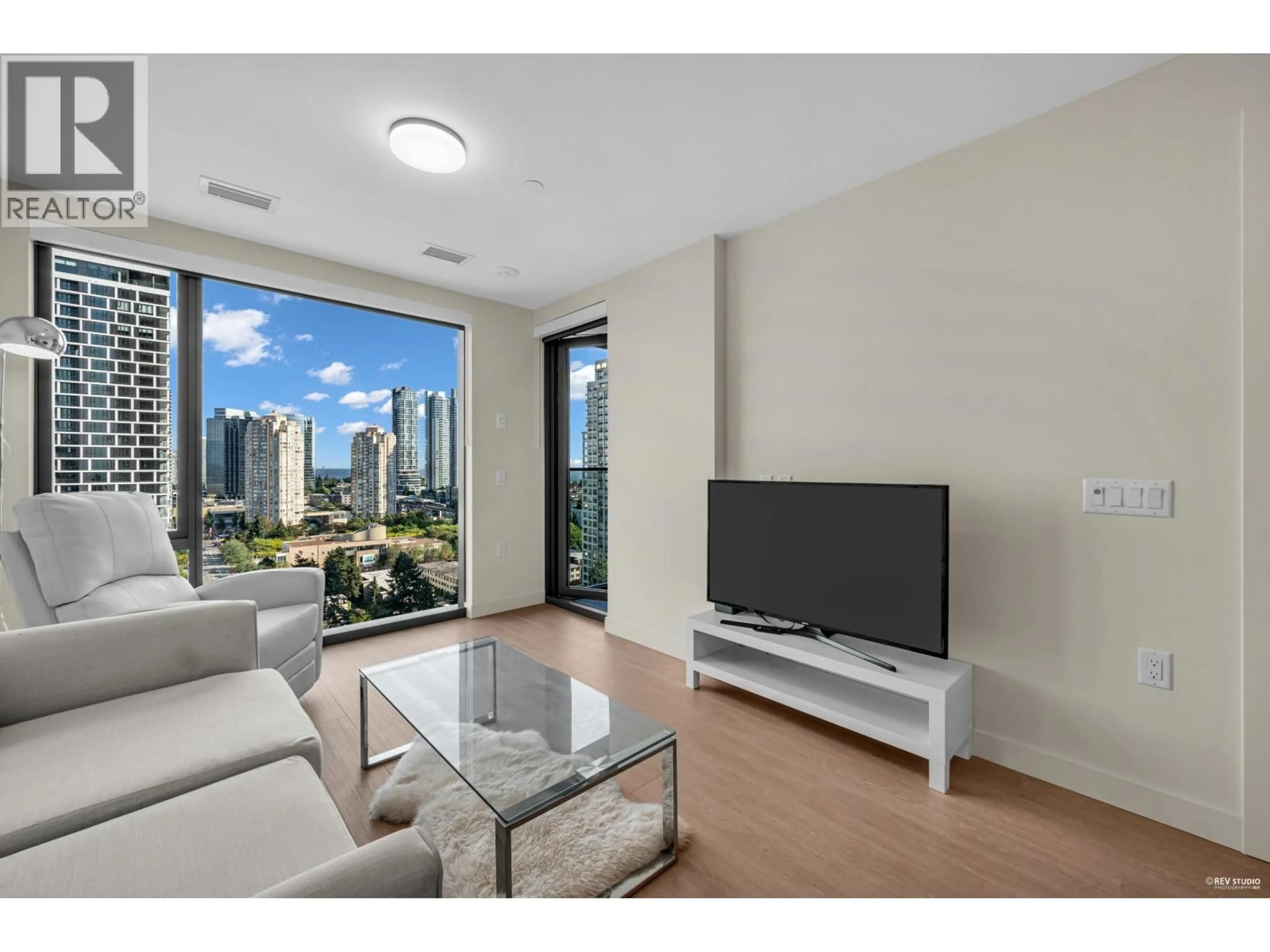 Living room with furniture, unknown for 1601 - 5987 WILSON AVENUE, Burnaby British Columbia V5H0L7