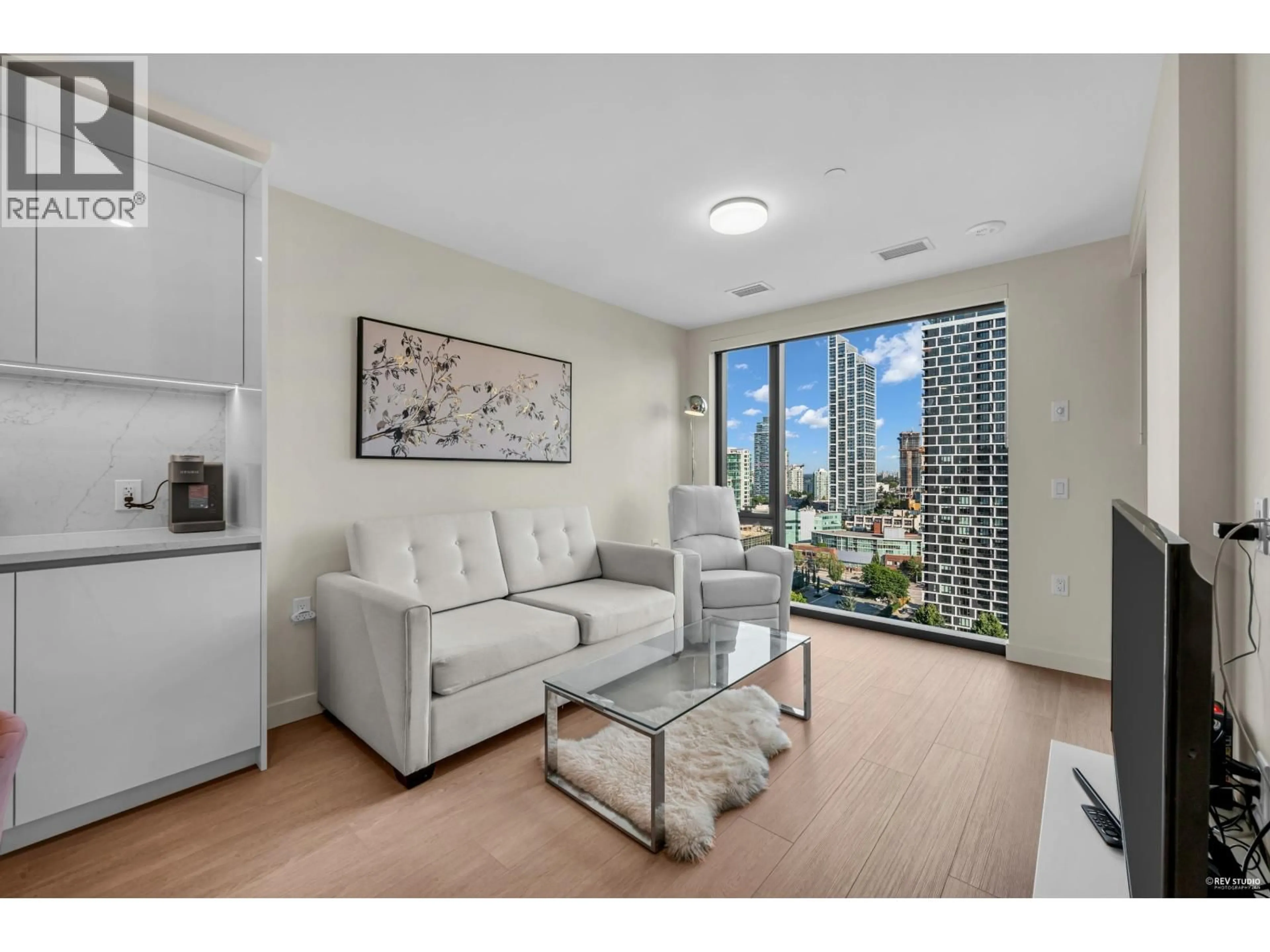 Living room with furniture, unknown for 1601 - 5987 WILSON AVENUE, Burnaby British Columbia V5H0L7