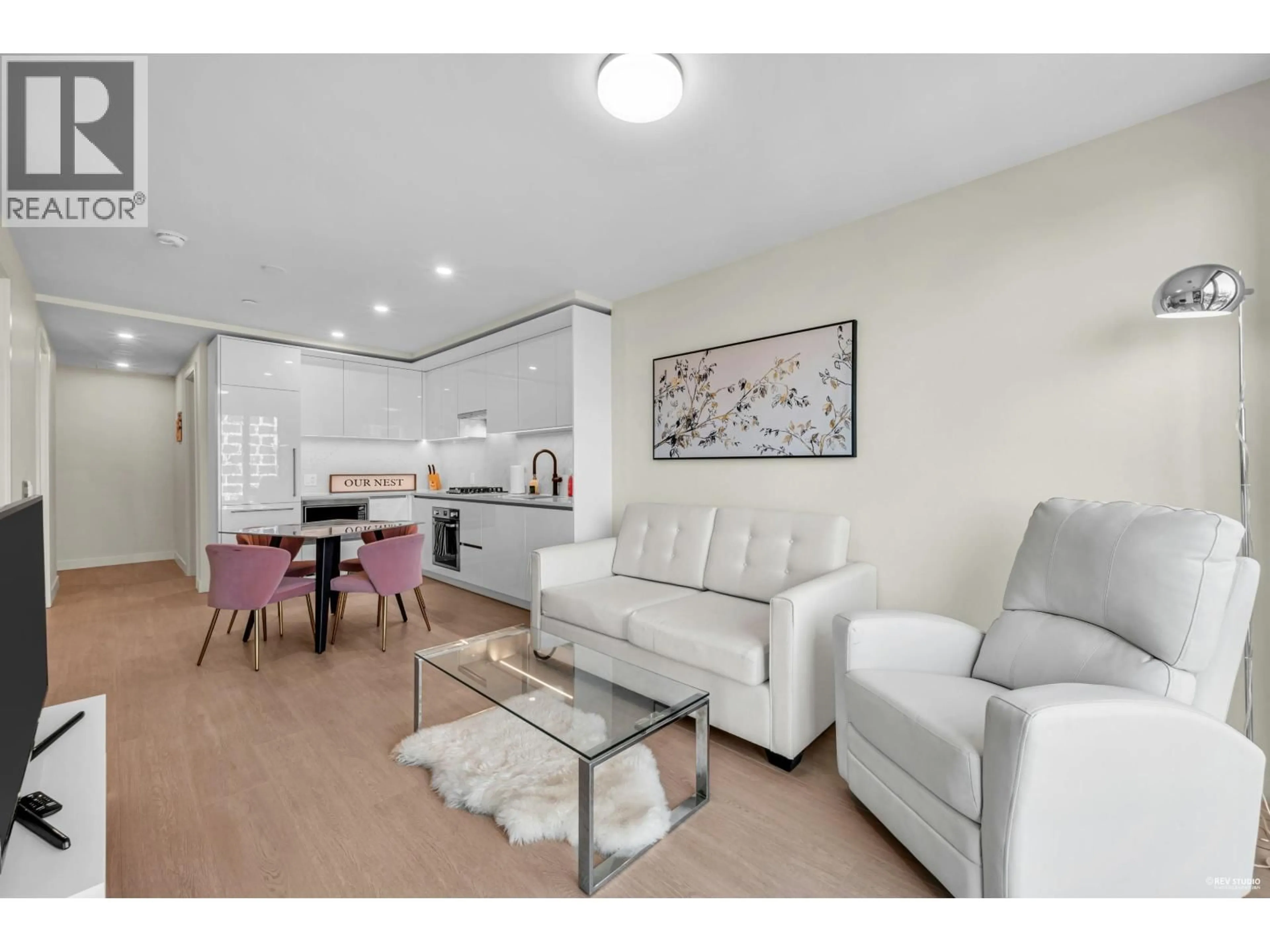 Living room with furniture, unknown for 1601 - 5987 WILSON AVENUE, Burnaby British Columbia V5H0L7