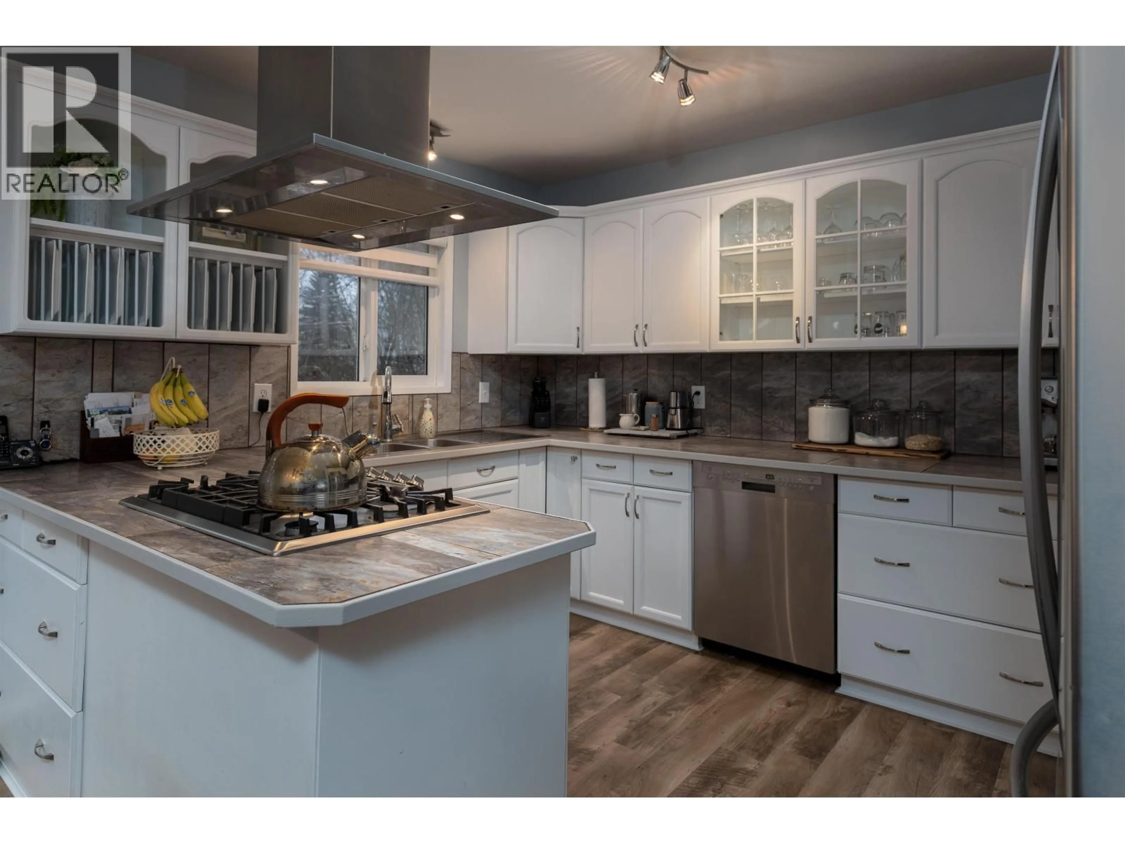 Contemporary kitchen, wood/laminate floor for 5331 MOUNTAIN VISTA DRIVE, Terrace British Columbia V8G4X4