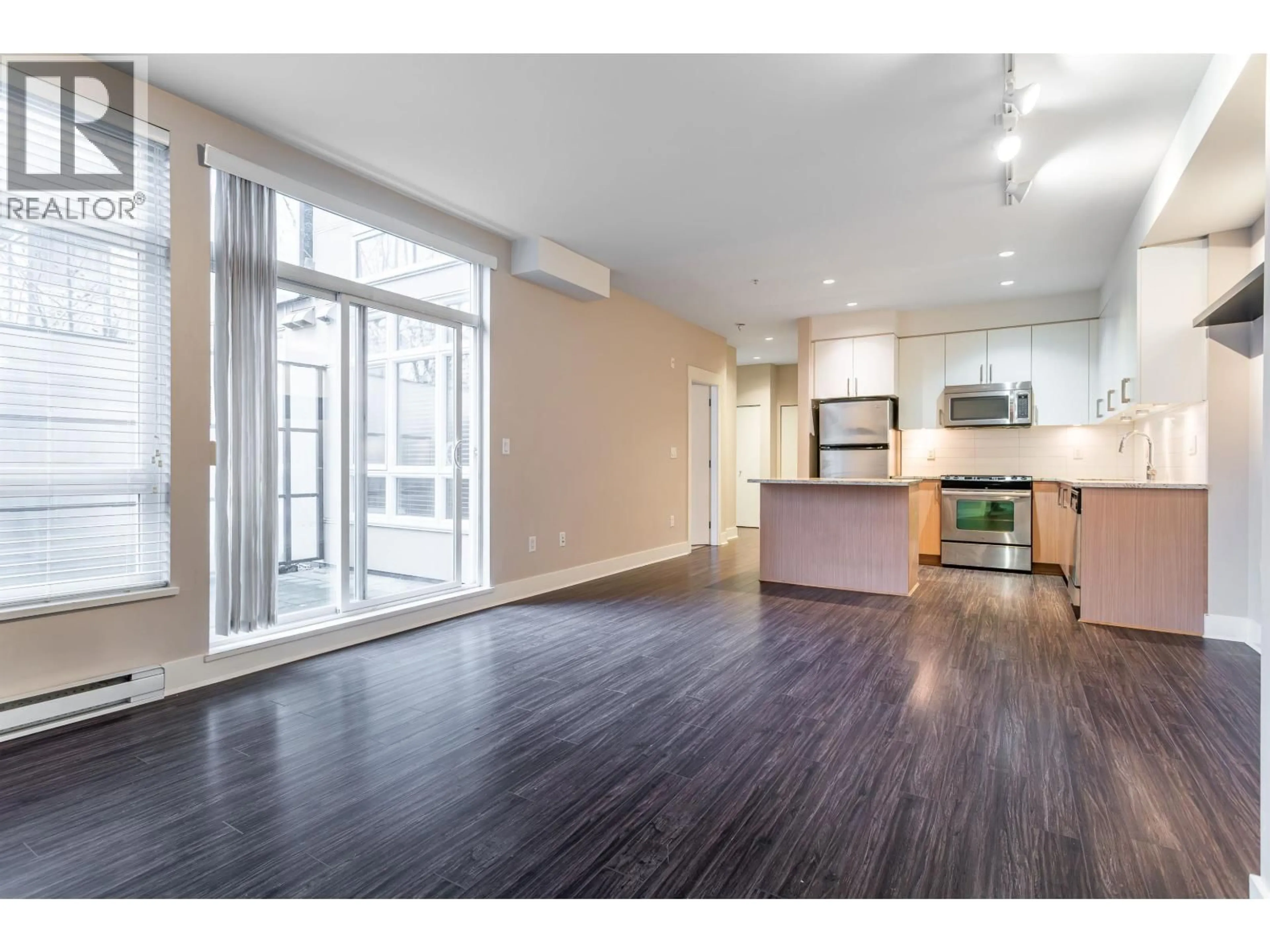 Open concept kitchen, wood/laminate floor for 109 - 55 EIGHTH AVENUE, New Westminster British Columbia V3L0E8