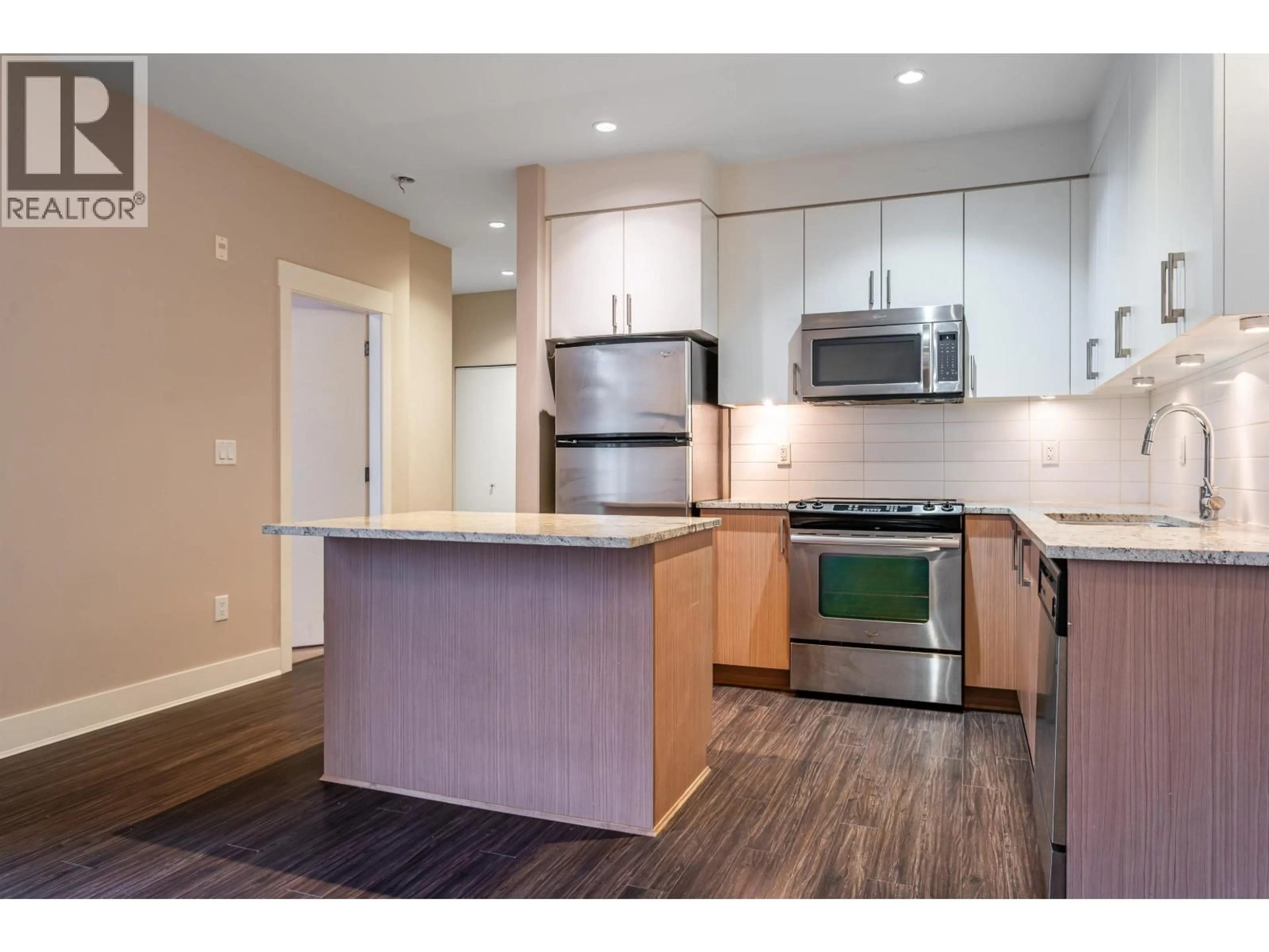 Open concept kitchen, wood/laminate floor for 109 - 55 EIGHTH AVENUE, New Westminster British Columbia V3L0E8
