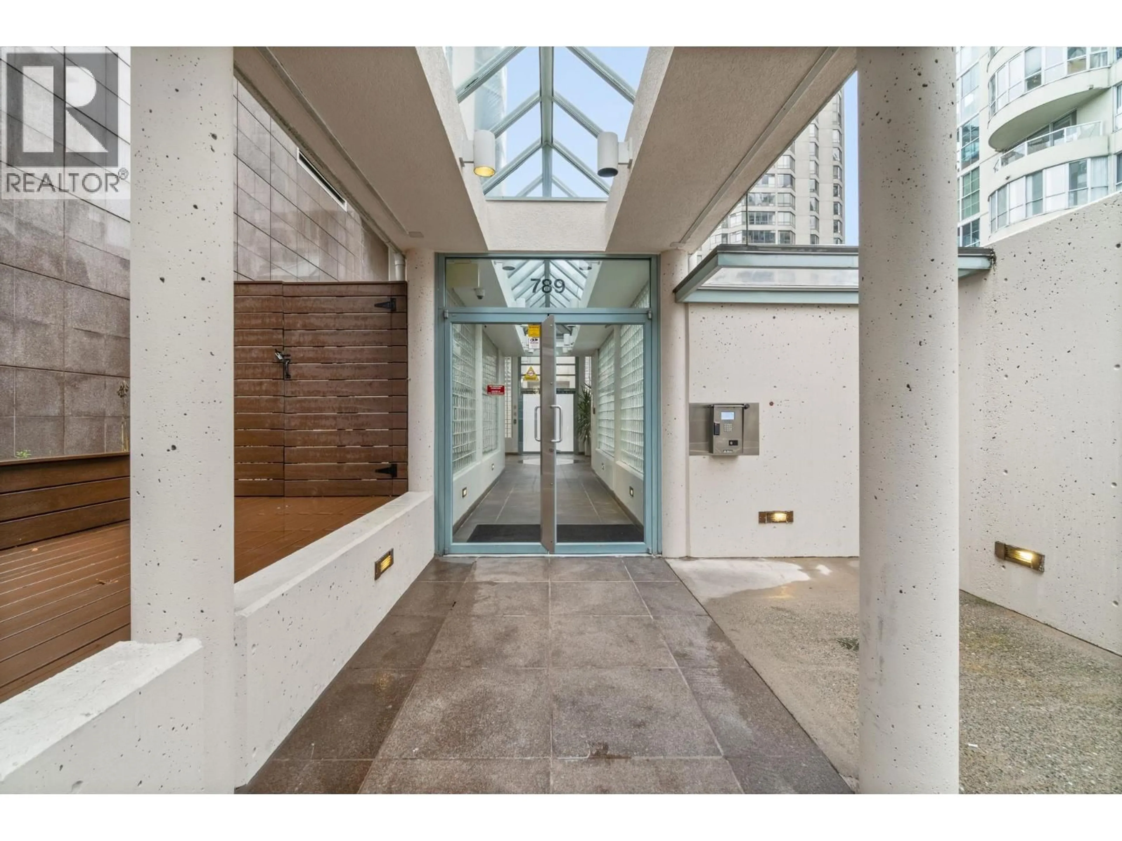 Indoor foyer for 501 - 789 JERVIS STREET, Vancouver British Columbia V6E2B1