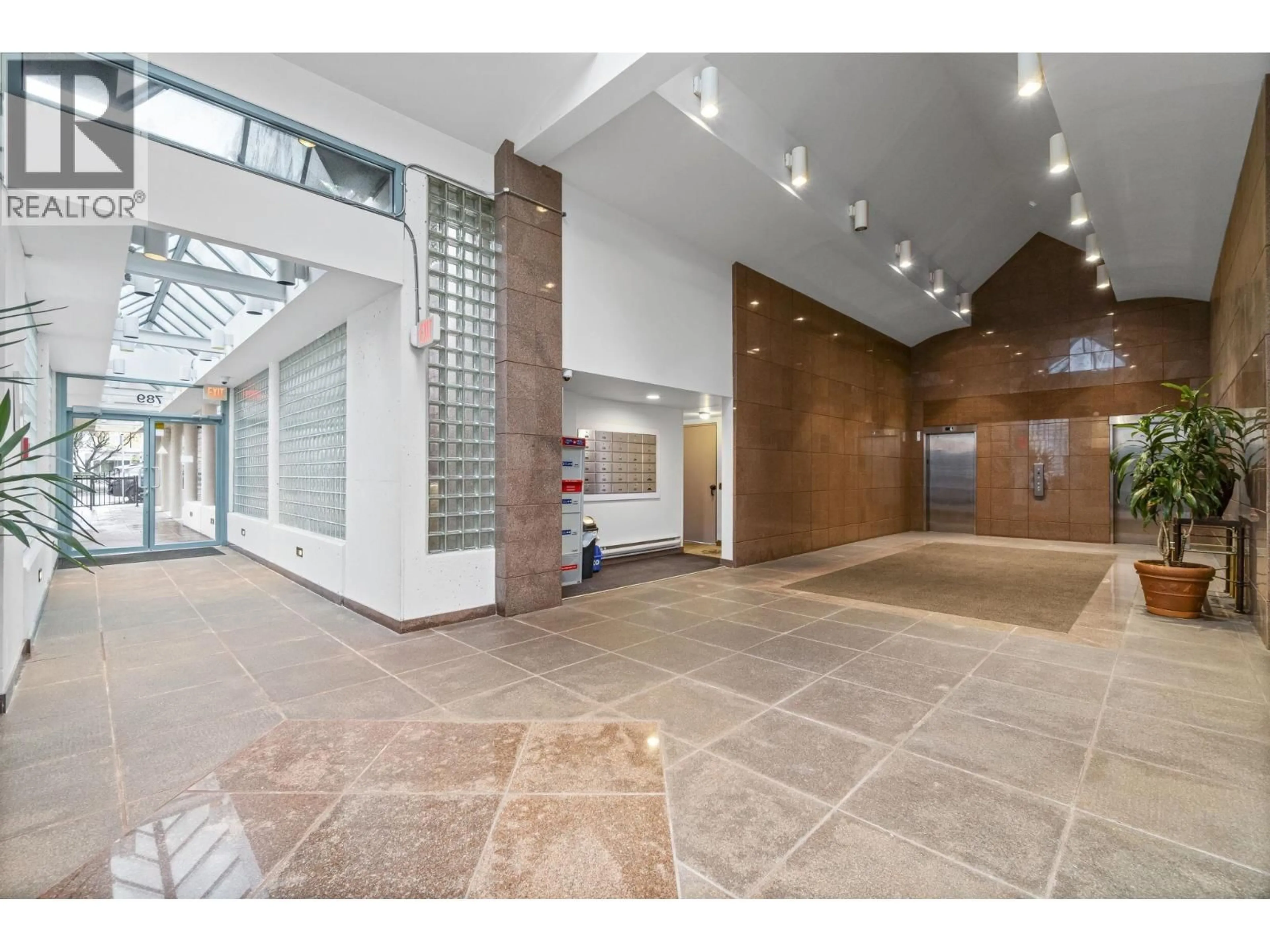 Indoor foyer for 501 - 789 JERVIS STREET, Vancouver British Columbia V6E2B1